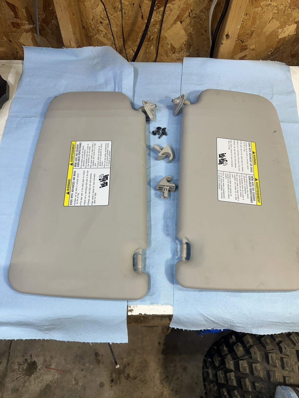 2009-2014 Nissan Cube Right Left Sun Visor Set Gray Vinyl No Lights OEM