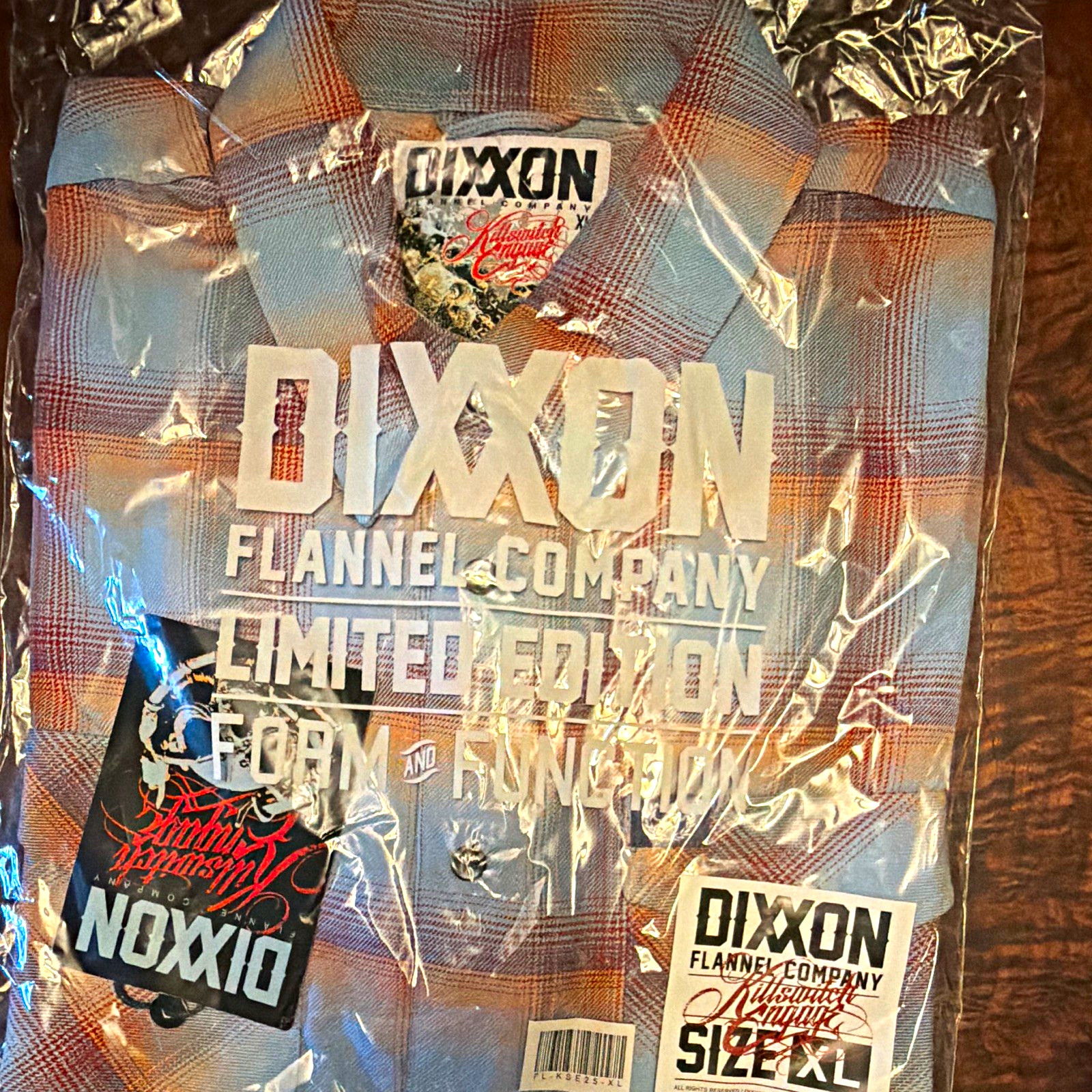 Dixxon Men\'s Limited Edition Plaid Flannel Button-Up KILLSWITCH ENGAGE XL Dixxon Men\'s Limited Edition Plaid Flannel Button-Up KILLSWITCH ENGAGE XL