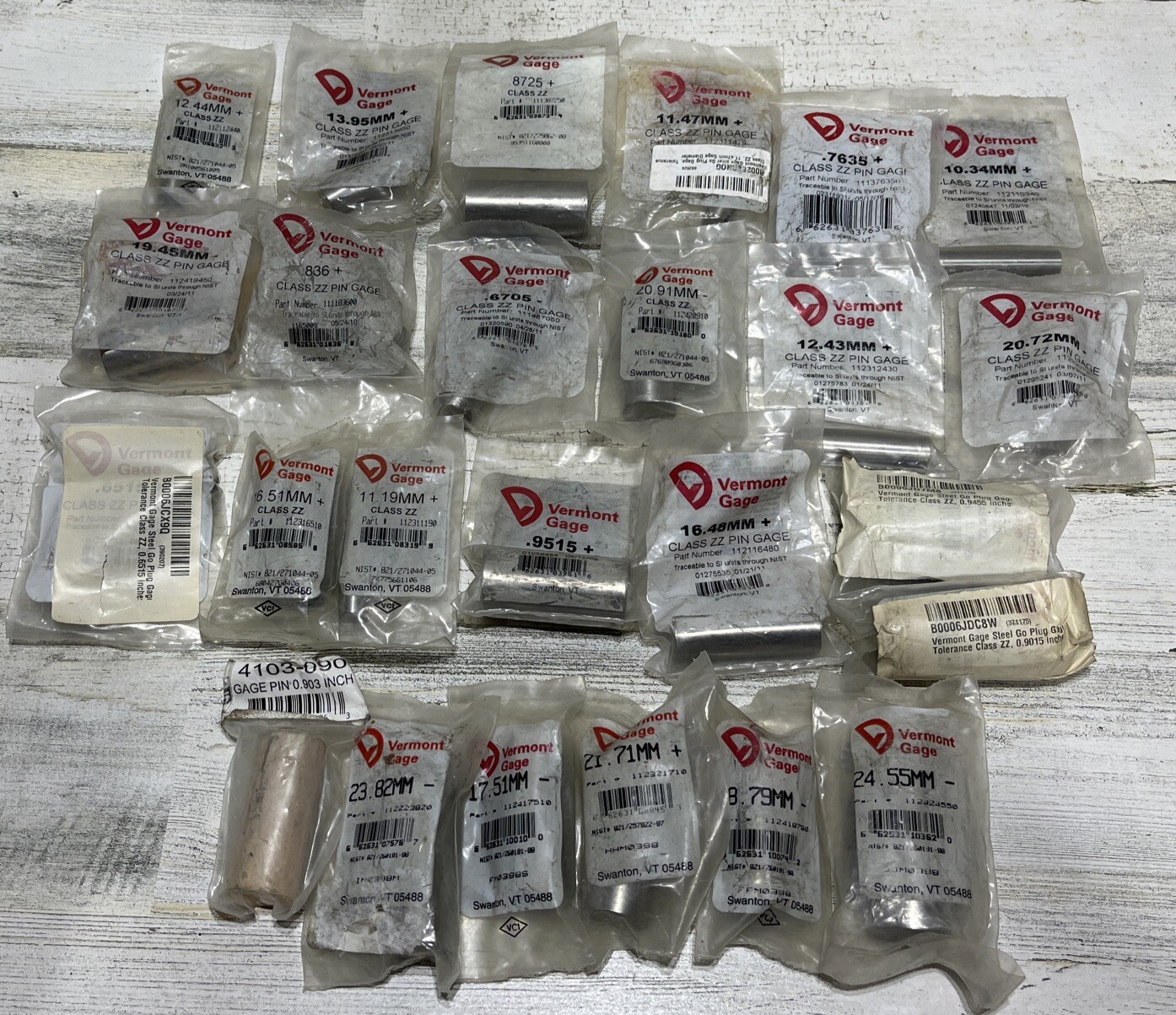 Vermont Pin Gage Class ZZ Lot of 25 Nice Variety Sealed