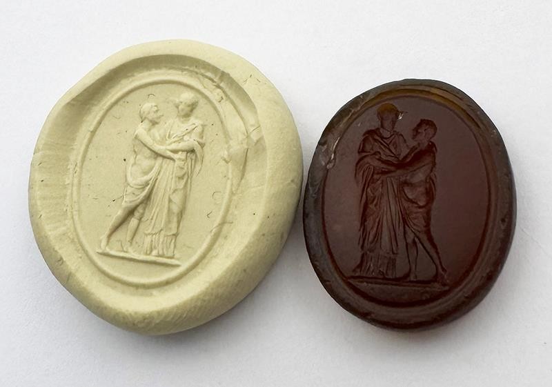 GEORGIAN LUCIUS PAPIRIUS AND HIS MOTHER GLASS INTAGLIO SIGNED SEAL c1800