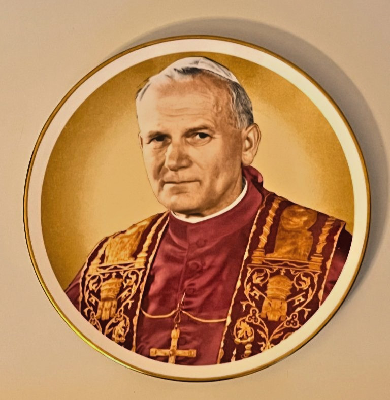 Royal Albert Pope John Paul II Bone China Collector Plate England Gold Royal Albert Pope John Paul II Bone China Collector Plate England Gold