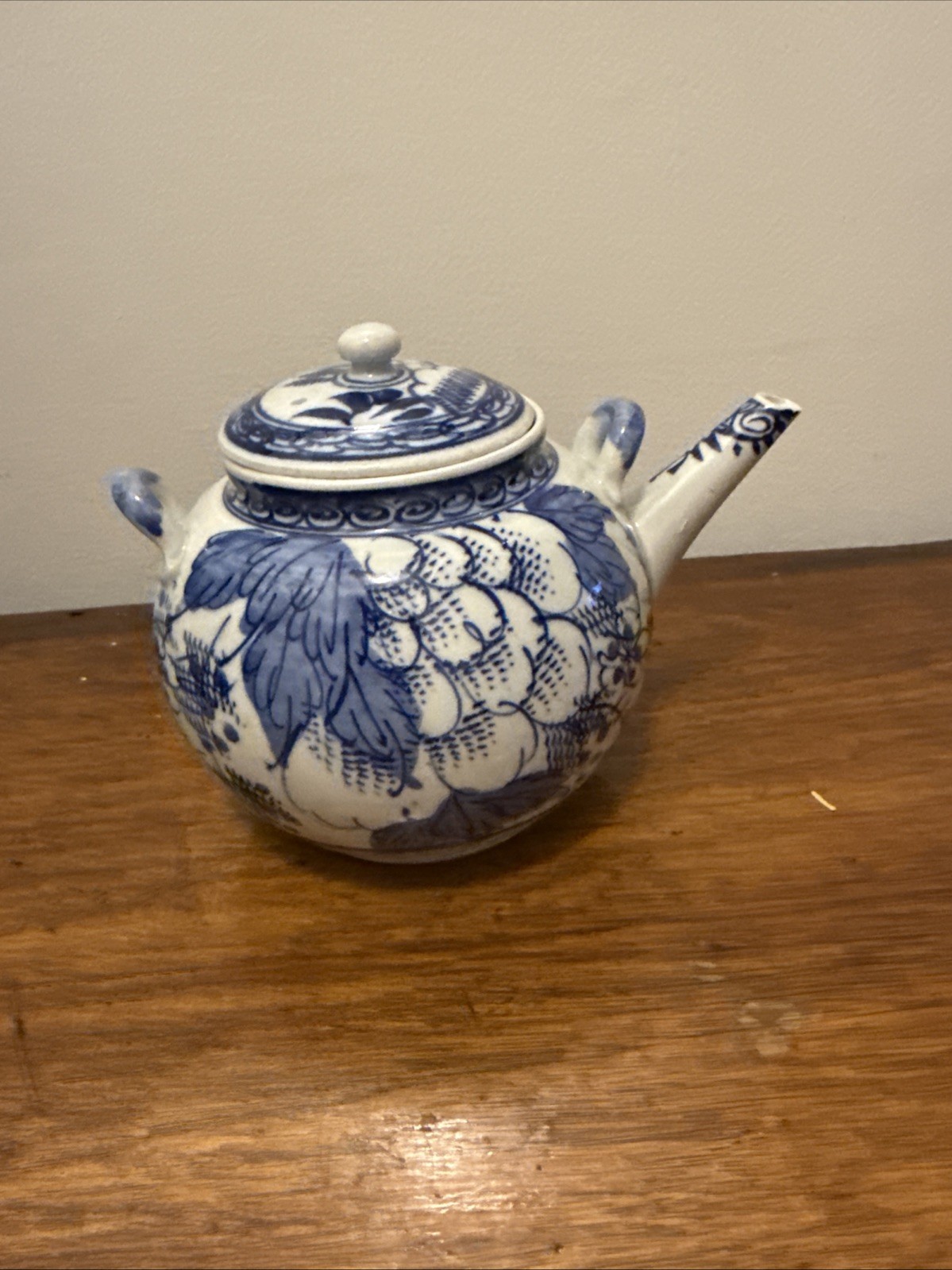 RARE LARGE 19TH CENTURY JAPANESE ANTIQUE PORCELAIN TEAPOT - Large RARE LARGE 19TH CENTURY JAPANESE ANTIQUE PORCELAIN TEAPOT - Large