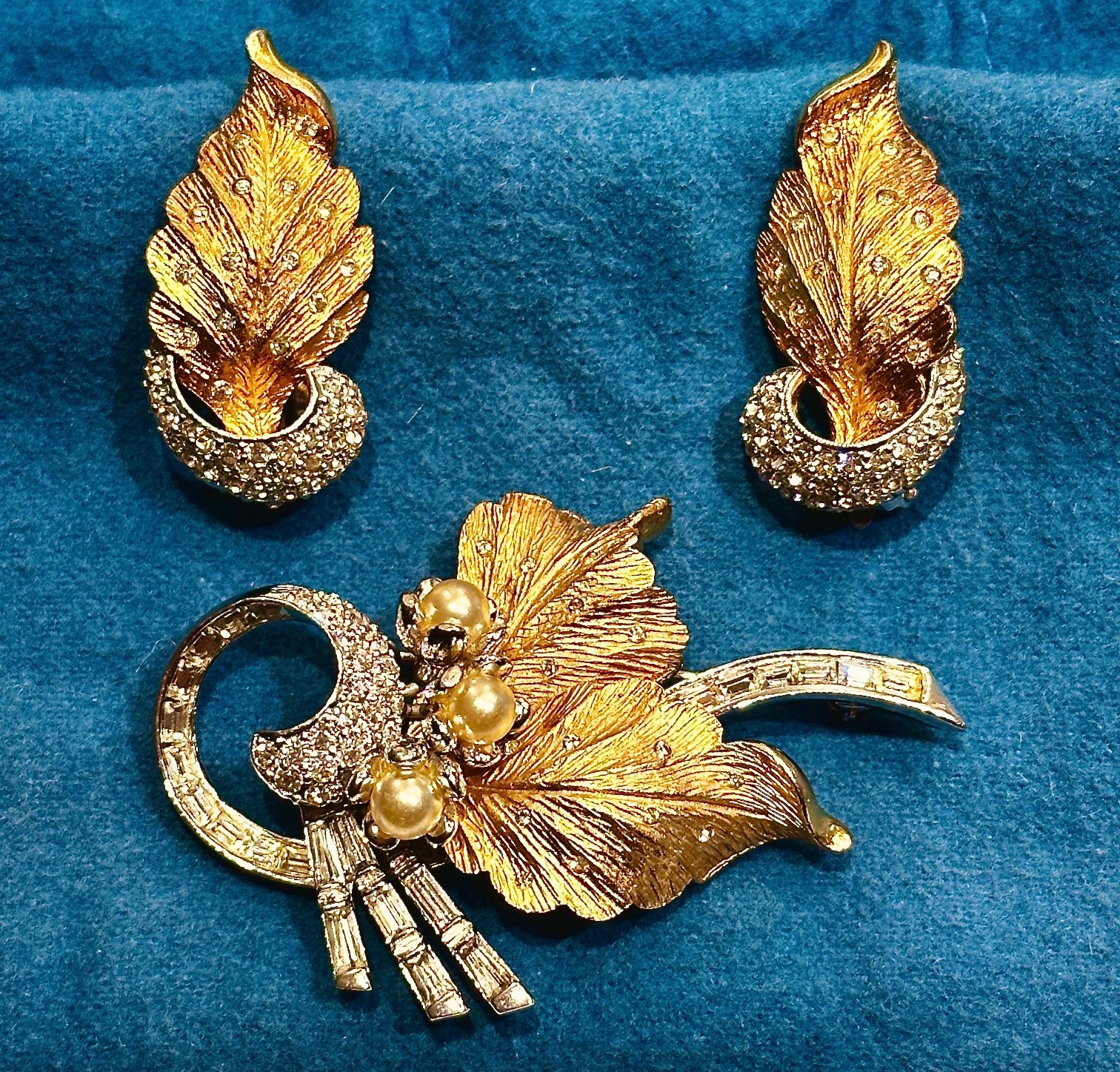 Pennino Goldtone Brooch & Earrings w/ Rhinestones and Faux Pearl Flowers signed