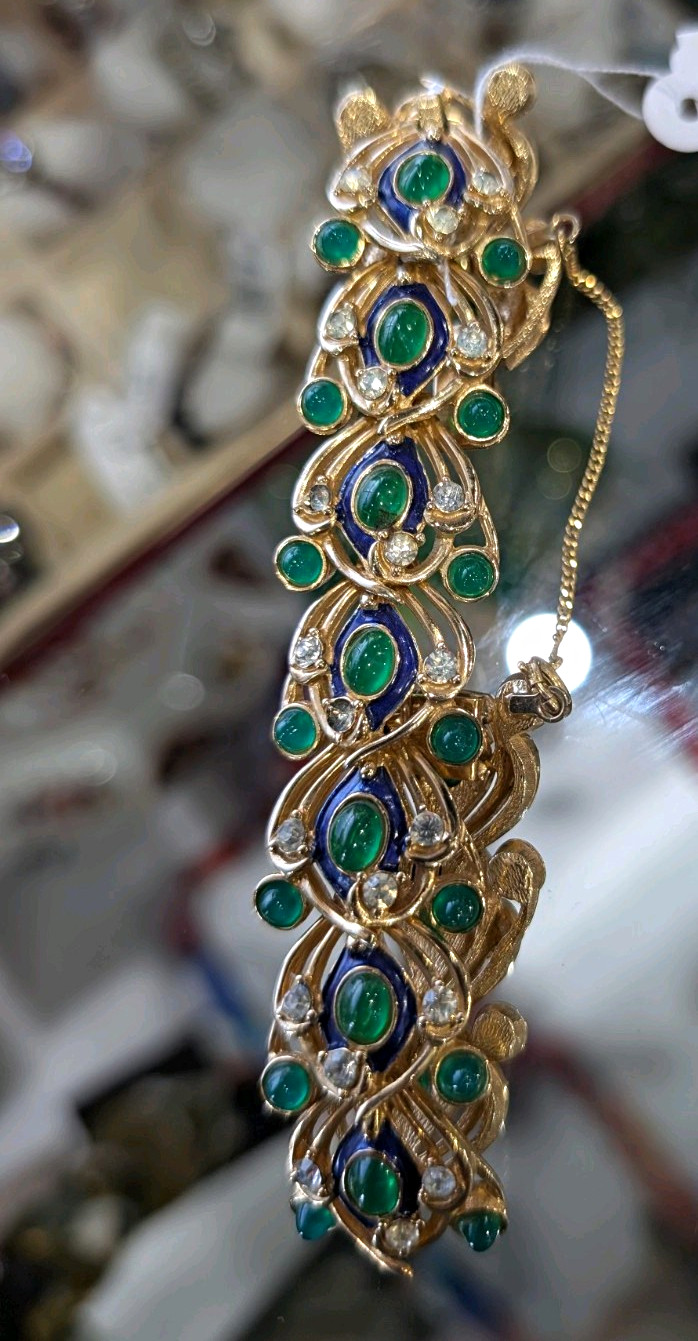 Boucher Gold Tone Emerald Cabochon Blue Enamel Link Bracelet Box Closure