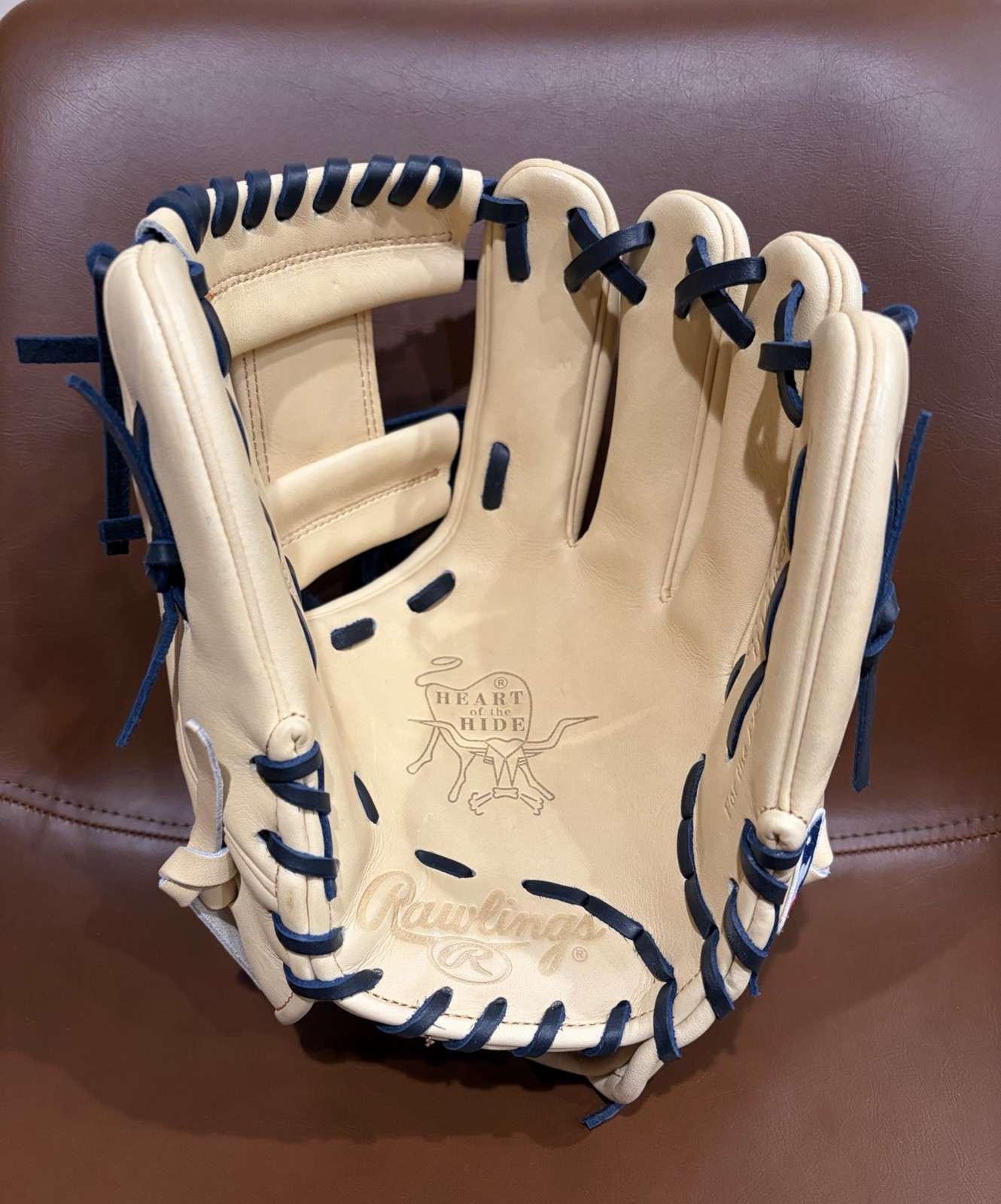 Rawlings Heart of the Hide Model PRO204-2CBC Live Lucky Right Hand Throw 11 1/2