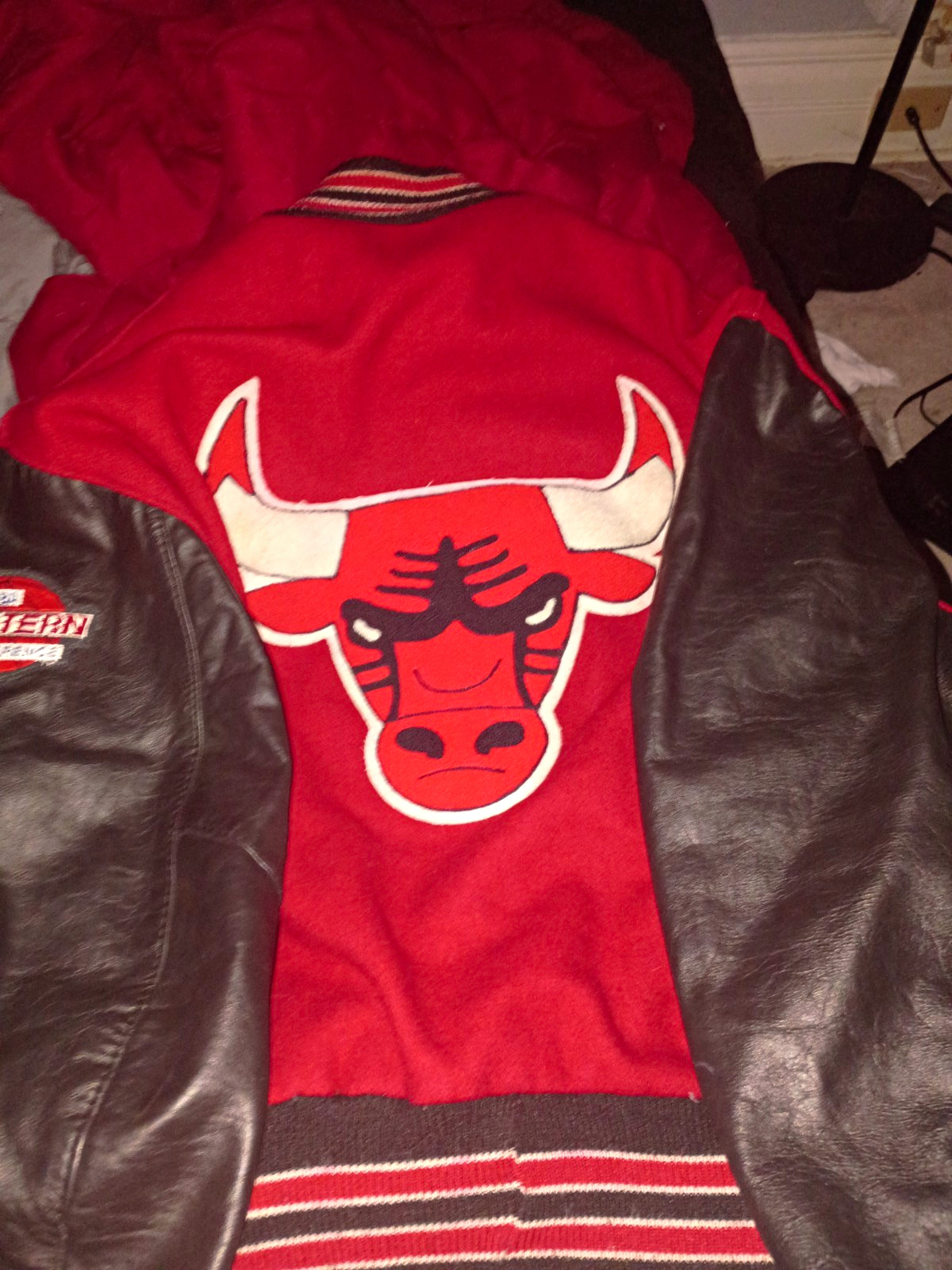 Vintage DeLong Chicago Bulls Red 90s Jacket w/ Black Leather Sleeves Size 48 Vintage DeLong Chicago Bulls Red 90s Jacket w/ Black Leather Sleeves Size 48