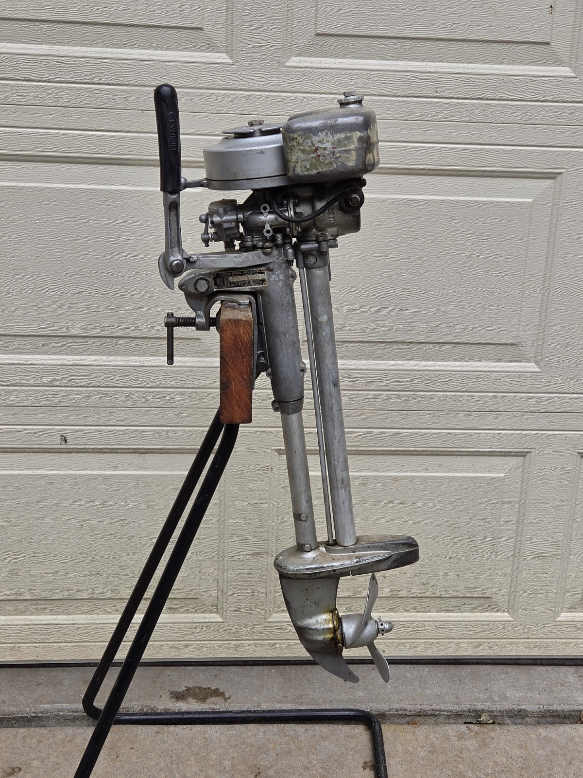Antique 1940 Evinrude Elto Ace 4351 1.8hp Outboard Motor Turns Over W/ Spark Antique 1940 Evinrude Elto Ace 4351 1.8hp Outboard Motor Turns Over W/ Spark