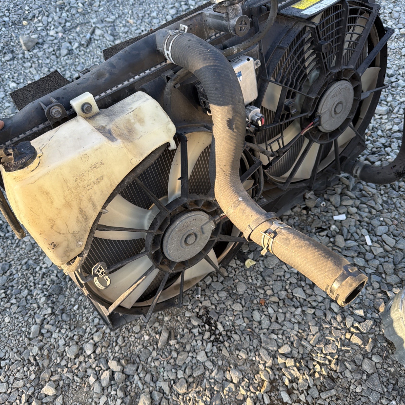 2011 - 2016 TOYOTA SIENNA Radiator Motor Cooling Fan Assembly OEM 2011 - 2016 TOYOTA SIENNA Radiator Motor Cooling Fan Assembly OEM