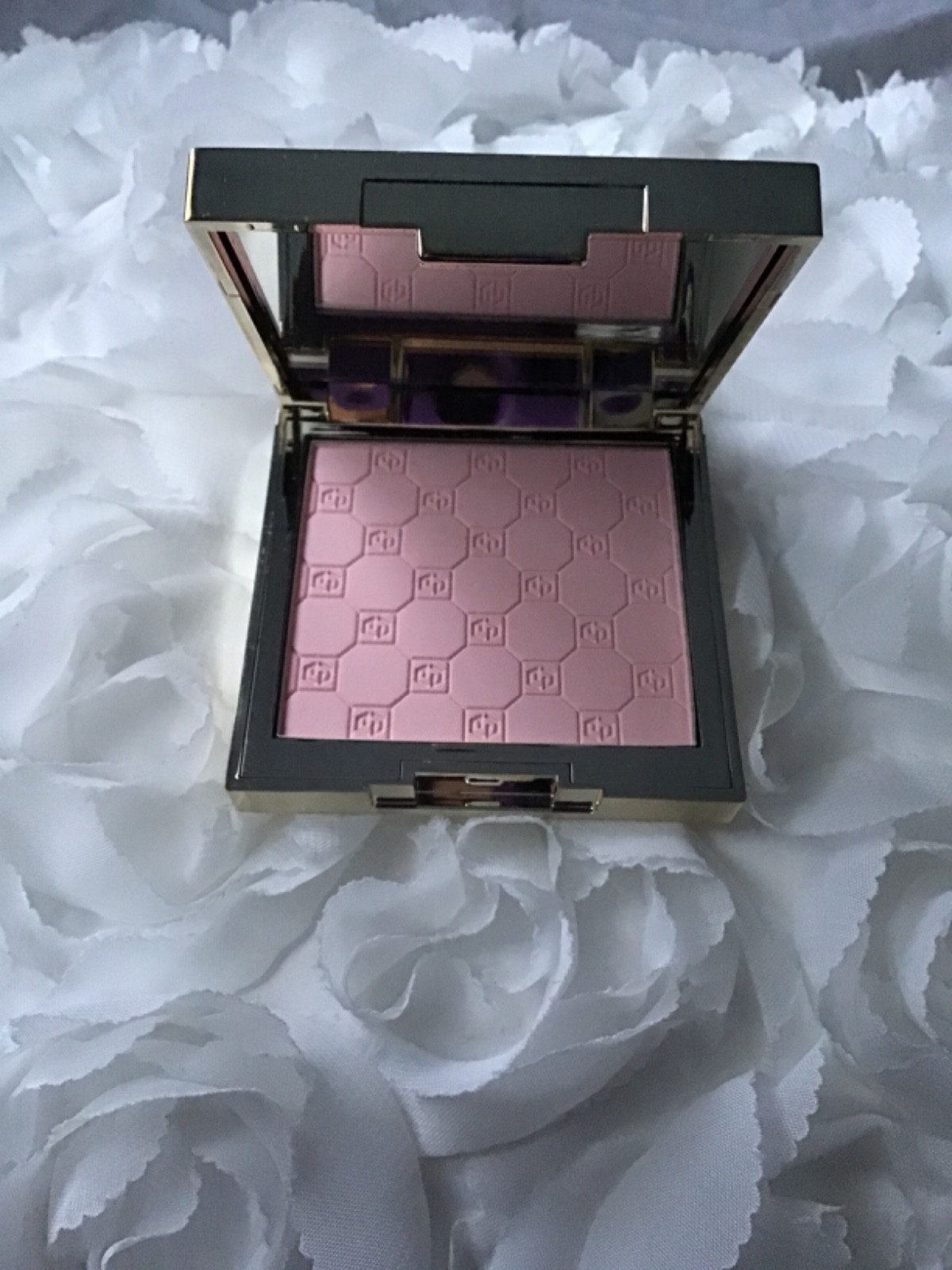 Jouer Soft focus brightening powder PINK BRIGHT new in box. Jouer Soft focus brightening powder PINK BRIGHT new in box.