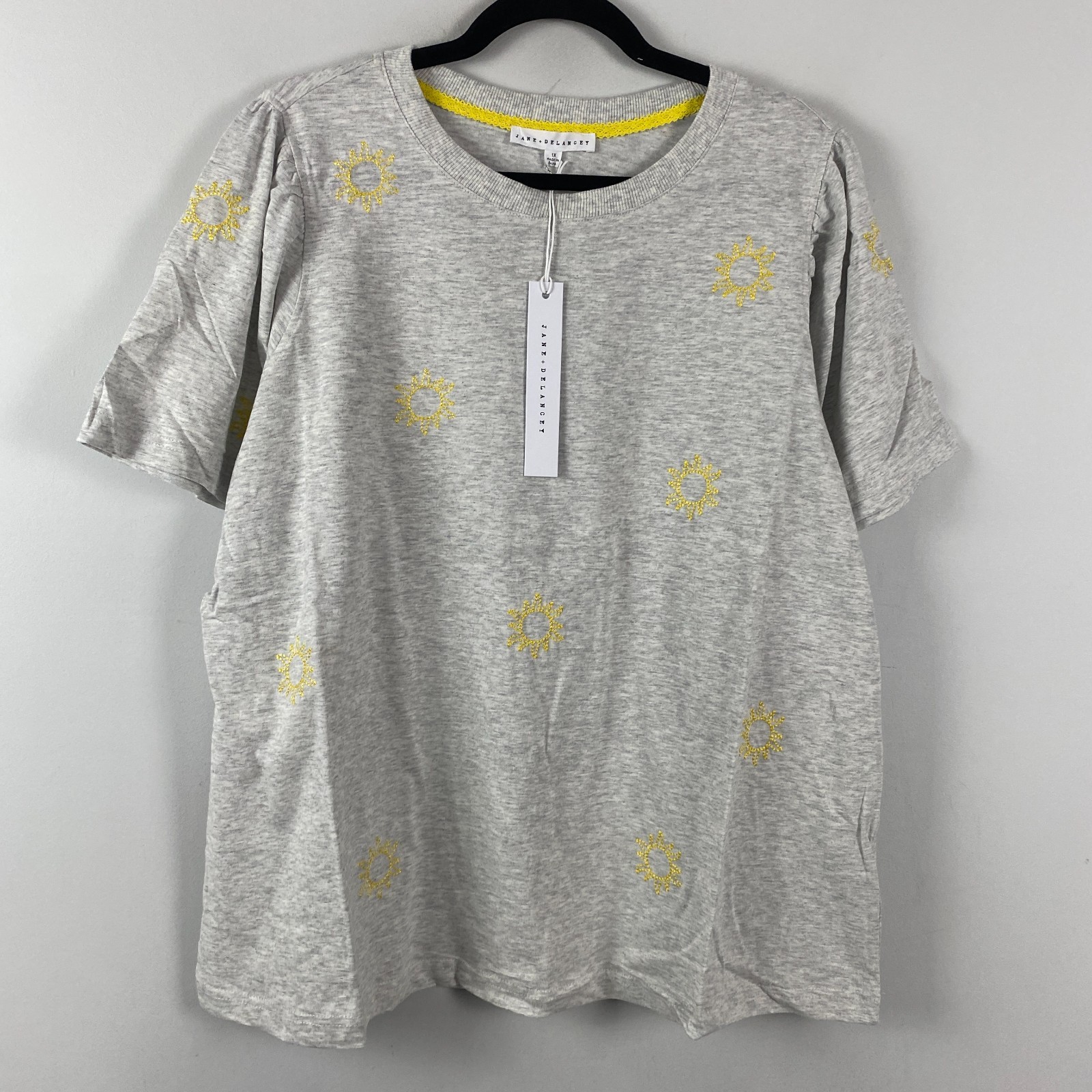 Jane + Delancey Sun Embroidered T Shirt Top Size 1X Gray Cotton Short Sleeve