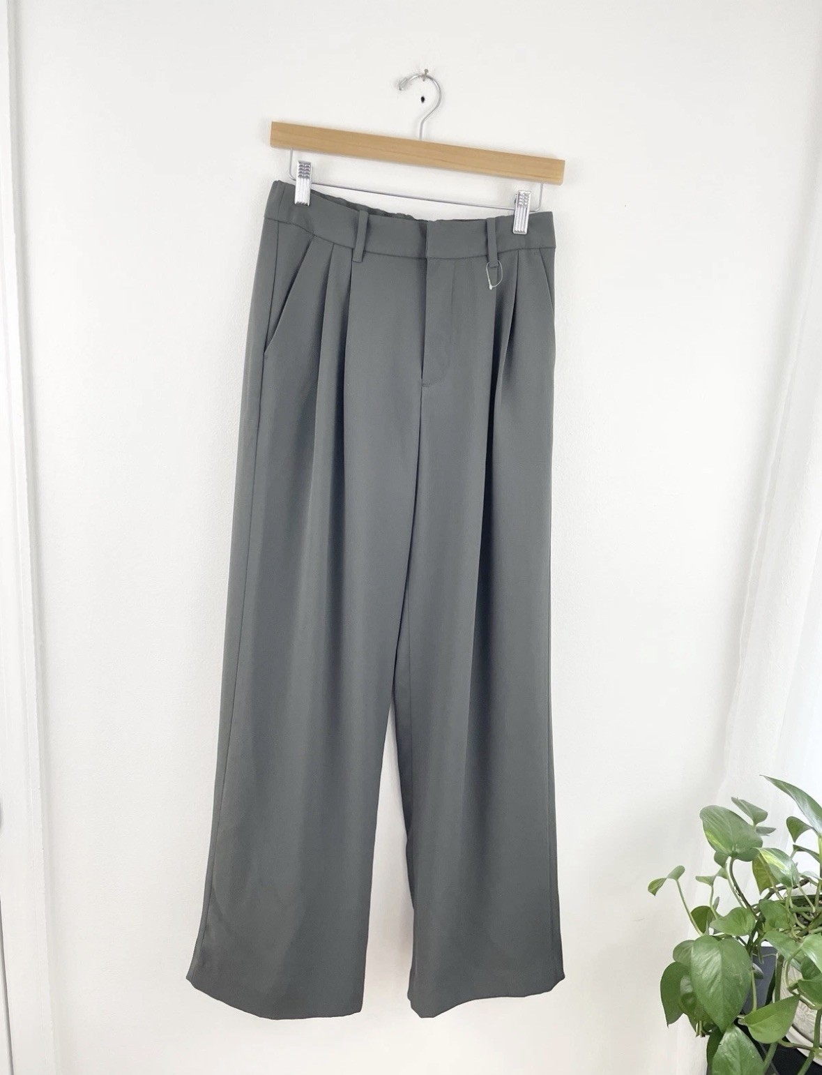 Gap 2 Gray 365 High Rise Ankle Length Trouser Dress Pants Women’s 2 Gap 2 Gray 365 High Rise Ankle Length Trouser Dress Pants Women’s 2