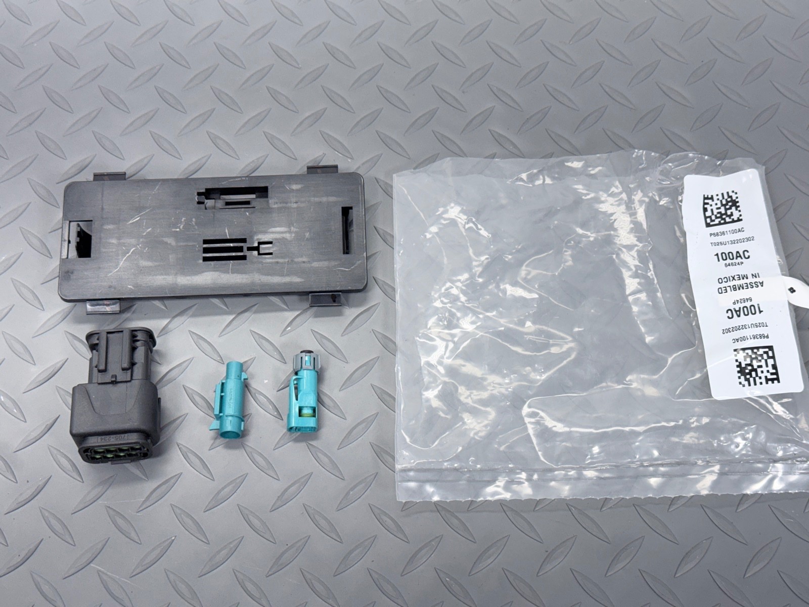 ✅ NEW OEM 19-26 RAM 1500 TRAILER TOW / TAILGATE WIRING CONNECTOR KIT 68361100AC