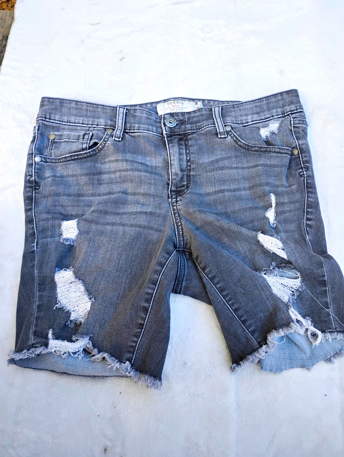 Torrid First At Fit Women’s Gray Denim Distressed Cut Off Shorts XL 14