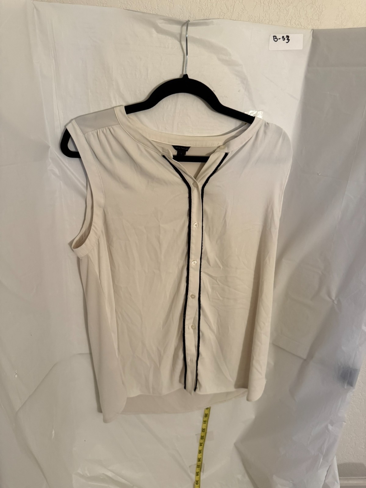 Ann Taylor white sleeveless contrast-trim blouse L