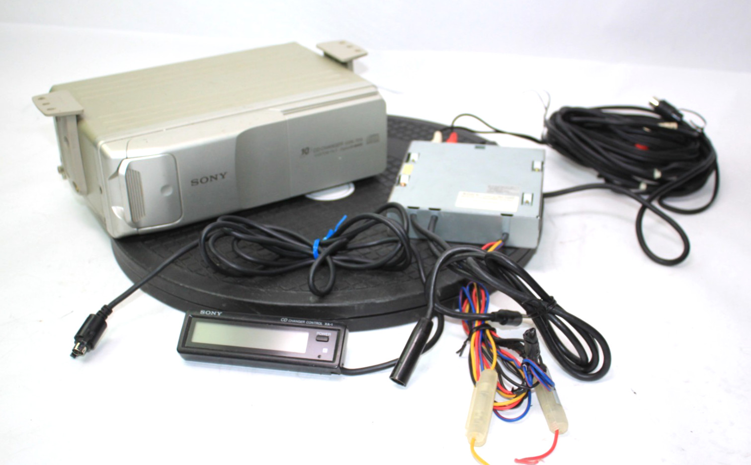 Sony CDX 705 10 Disc CD Changer With RM-X59RF & XA-1 Remote Commander Working Sony CDX 705 10 Disc CD Changer With RM-X59RF & XA-1 Remote Commander Working