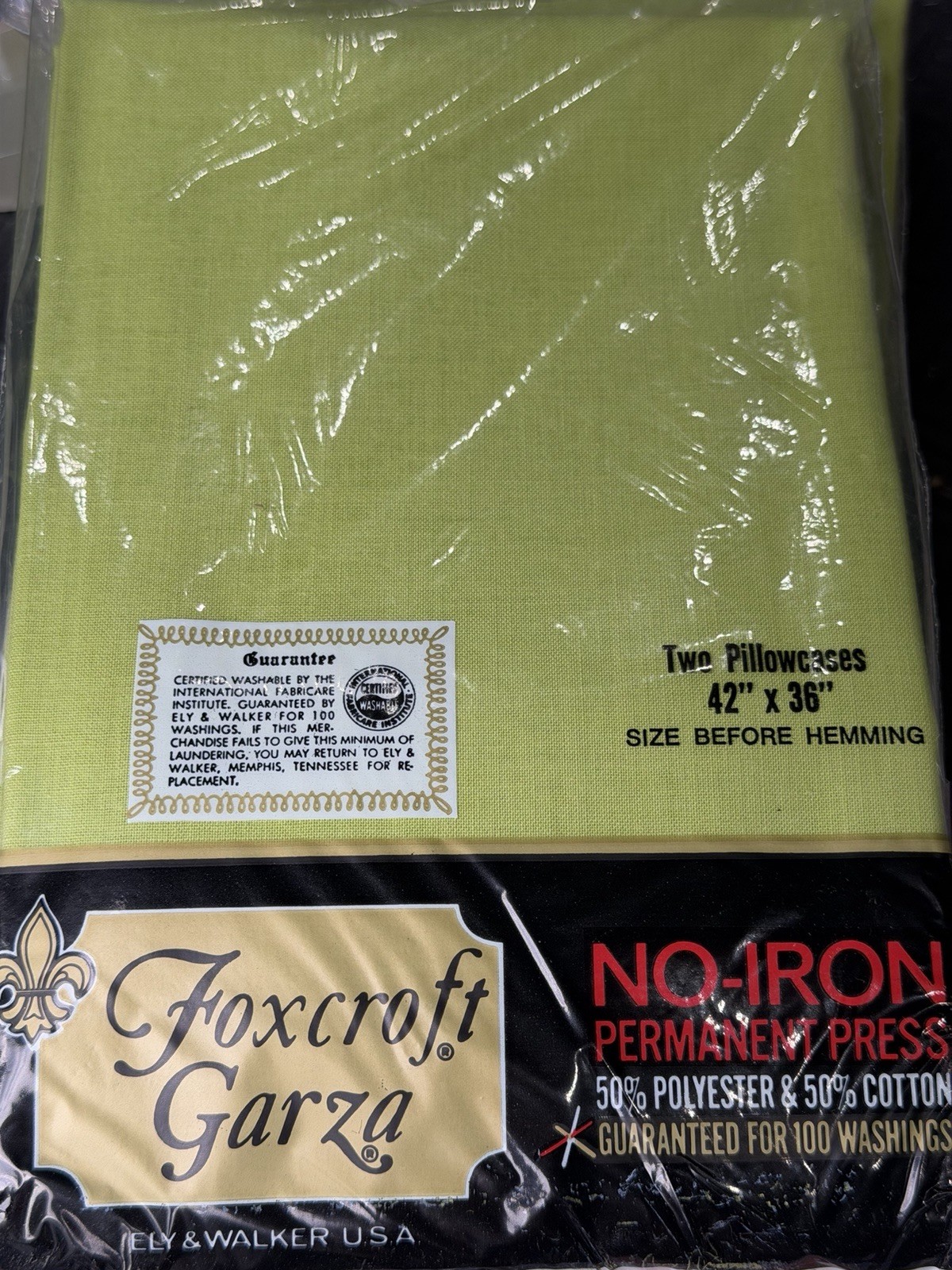 1970s Vintage Foxcroft Garza Pillow Cases Set Of 2 NOS Lime Green New 1970s Vintage Foxcroft Garza Pillow Cases Set Of 2 NOS Lime Green New