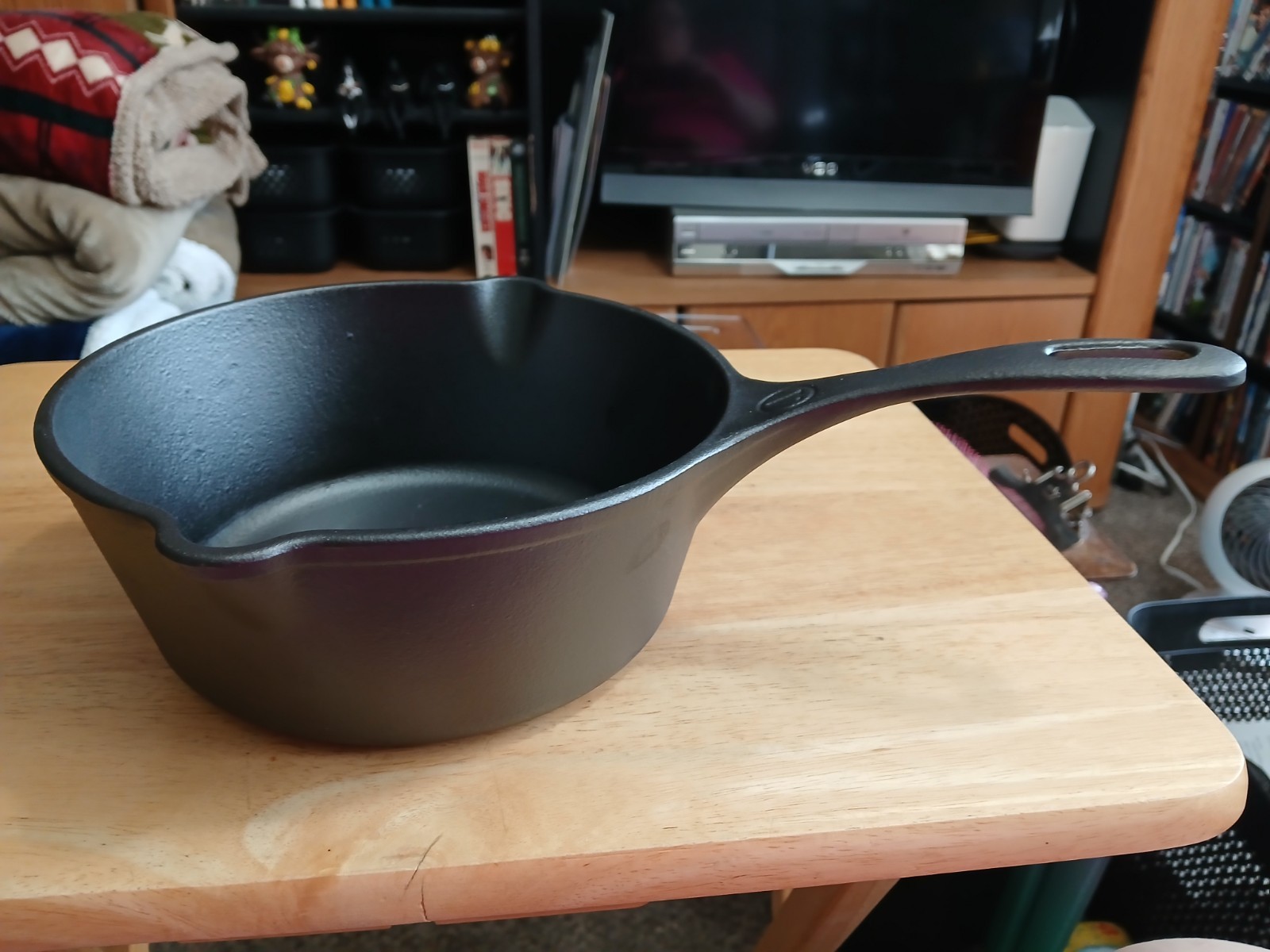 NEW VICTORIA CAST IRON 2 QT Sauce Pan NEW VICTORIA CAST IRON 2 QT Sauce Pan