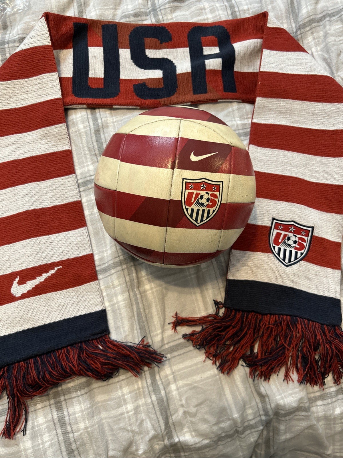 USA Nike Prestige “Waldo” Soccer Ball & Scarf (USMNT 2012?) USA Nike Prestige “Waldo” Soccer Ball & Scarf (USMNT 2012?)