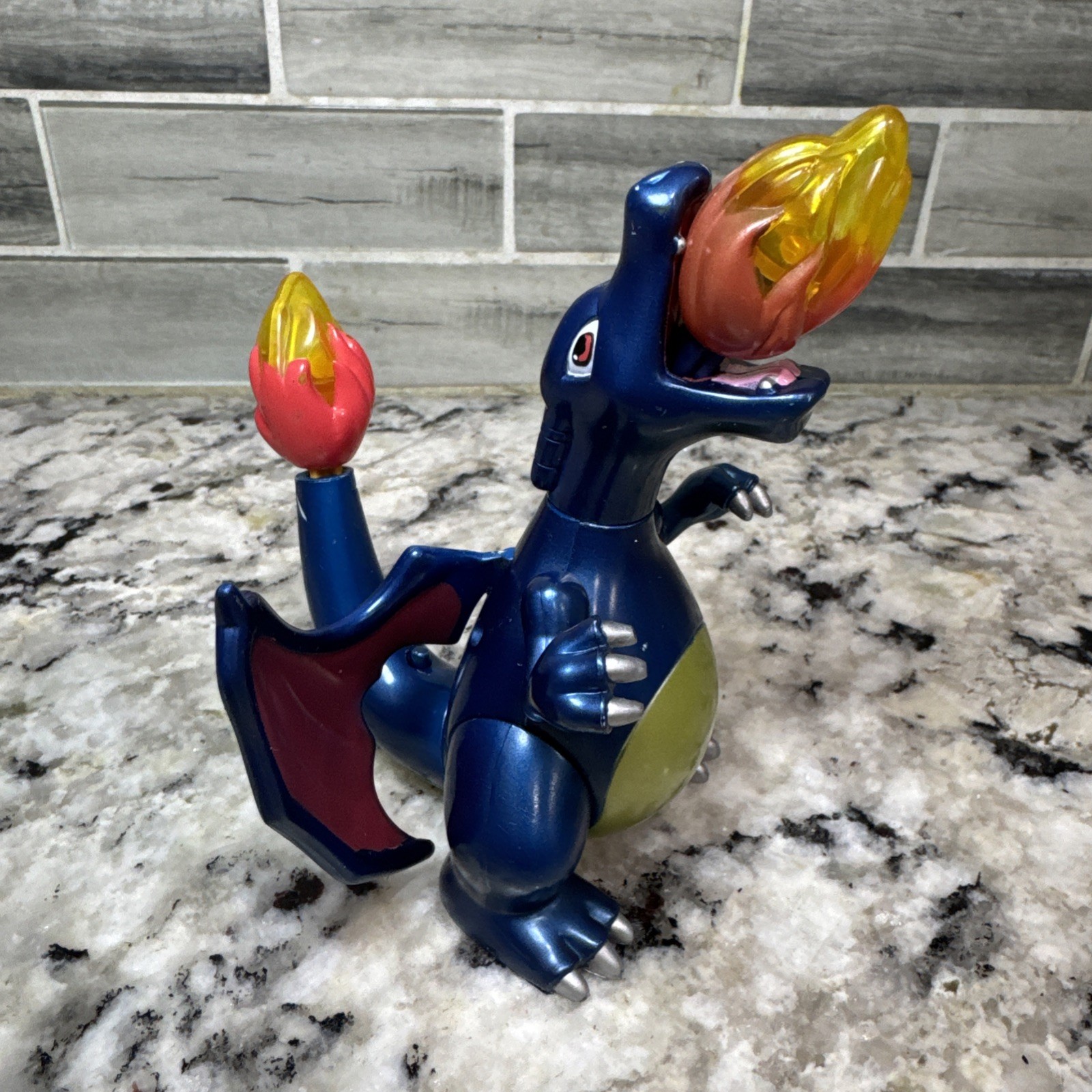 Vintage Extremely RARE Shiny Charizard Hasbro 2002 Combat Figure Missing 1 Wing Vintage Extremely RARE Shiny Charizard Hasbro 2002 Combat Figure Missing 1 Wing