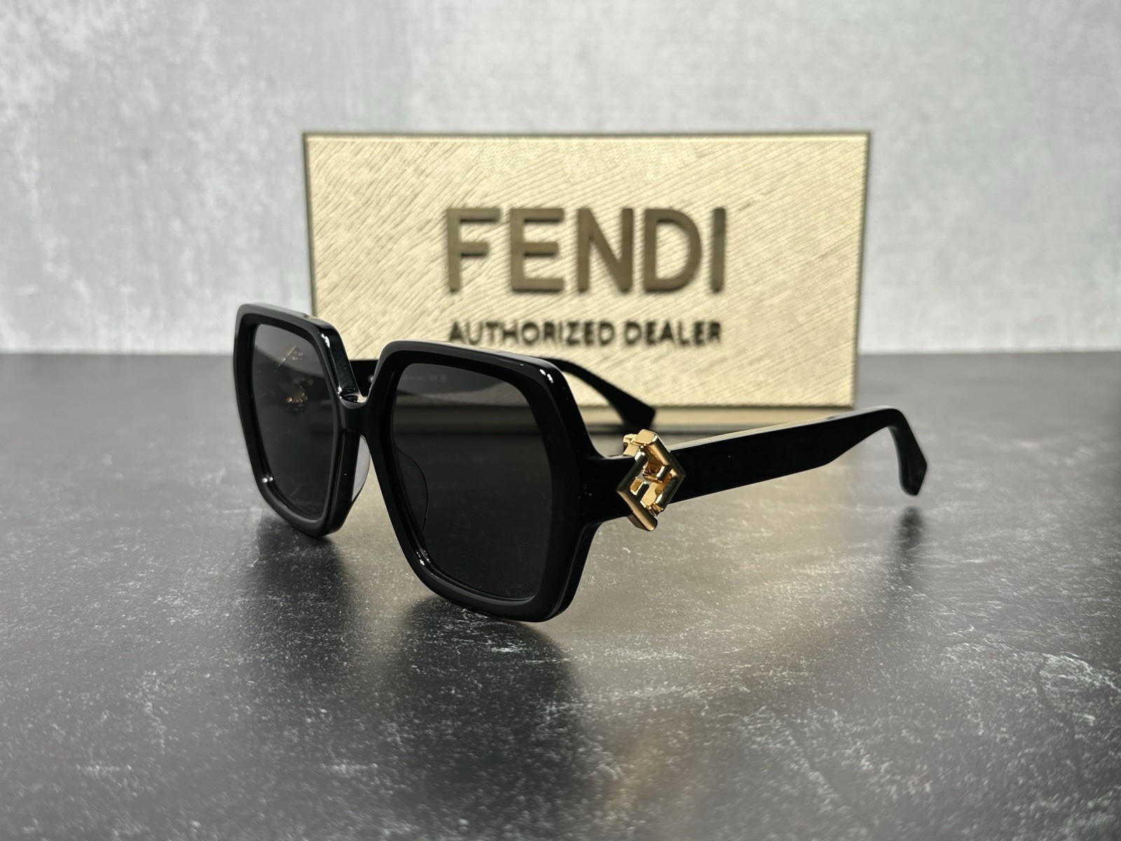 NEW FENDI FF DIAMONDS FE40139 SQUARE SUNGLASSES BLACK & GOLD 01V SHIPS TODAY
