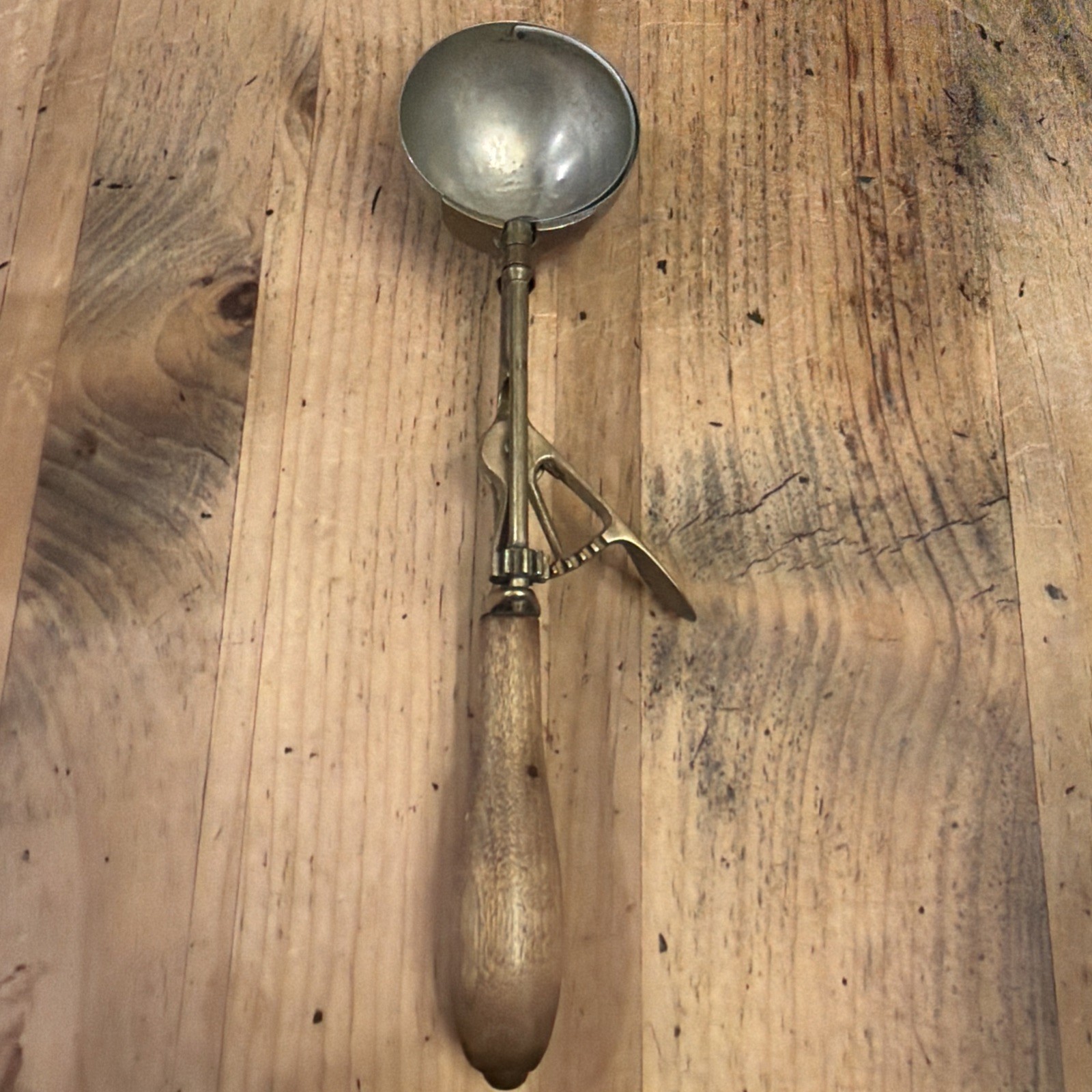 Vintage Gilchrist No. 31 Antique Original Wood Handled Ice Cream Scooper