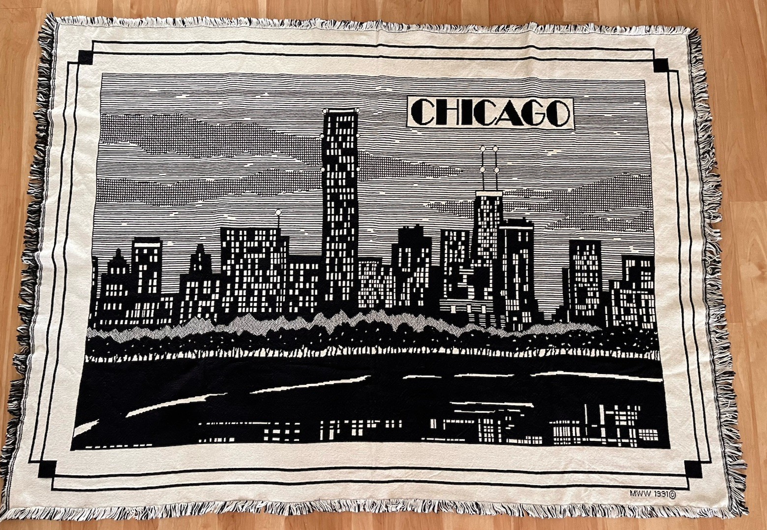 VTG CHICAGO Skyline Black & White Throw Blanket Tapestry MWW 1991