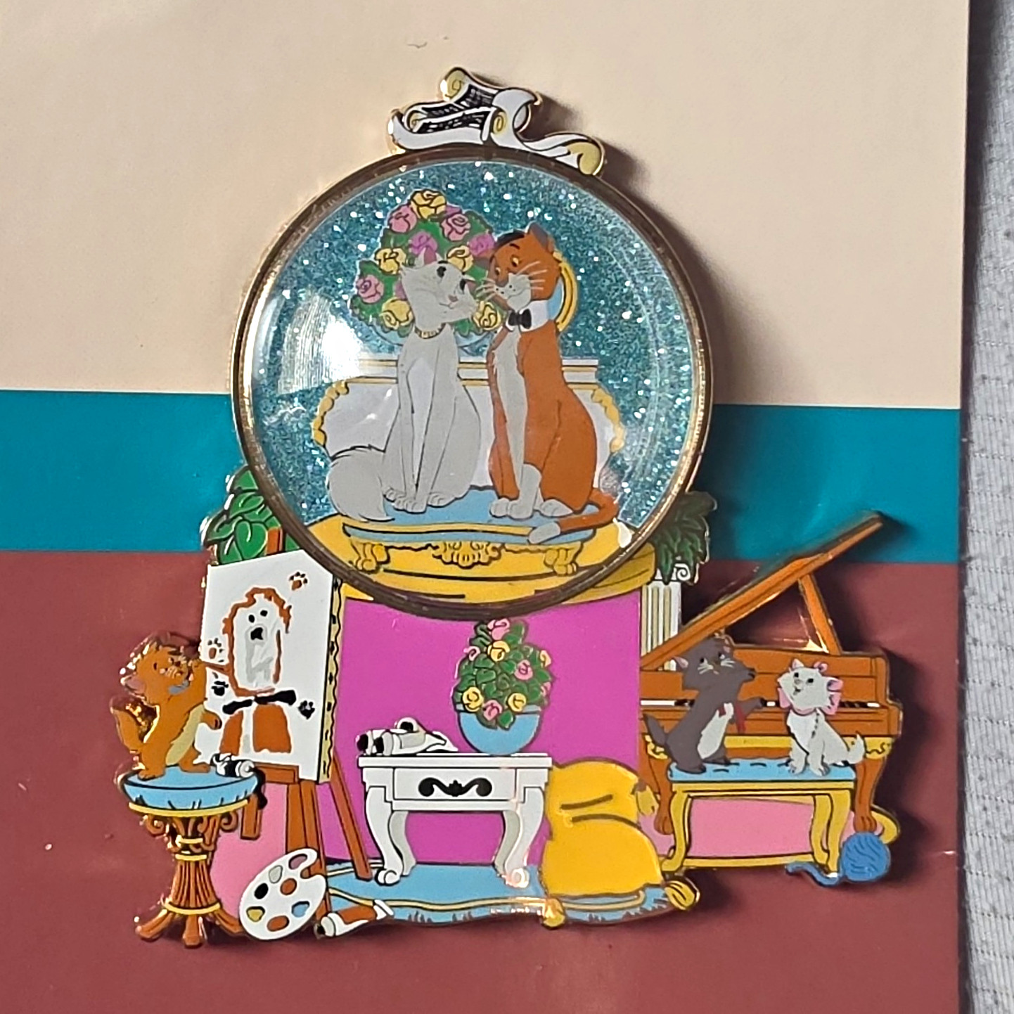 Disney DSF The Aristocats Glitter Snow Globe Limited Edition Single Pin 2007 Disney DSF The Aristocats Glitter Snow Globe Limited Edition Single Pin 2007