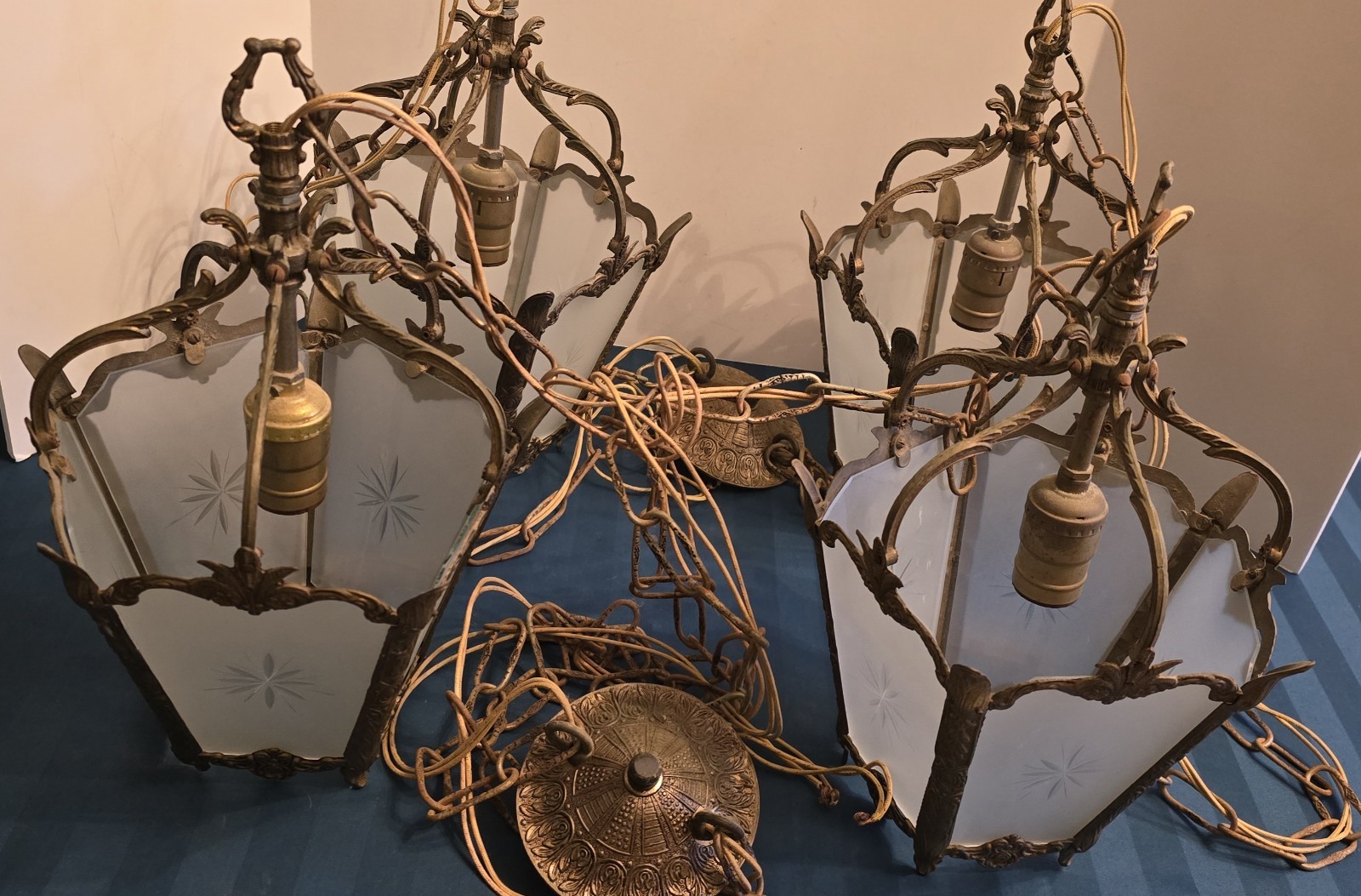 VINTAGE PAIR OF DUAL  PENDANT LIGHTS 