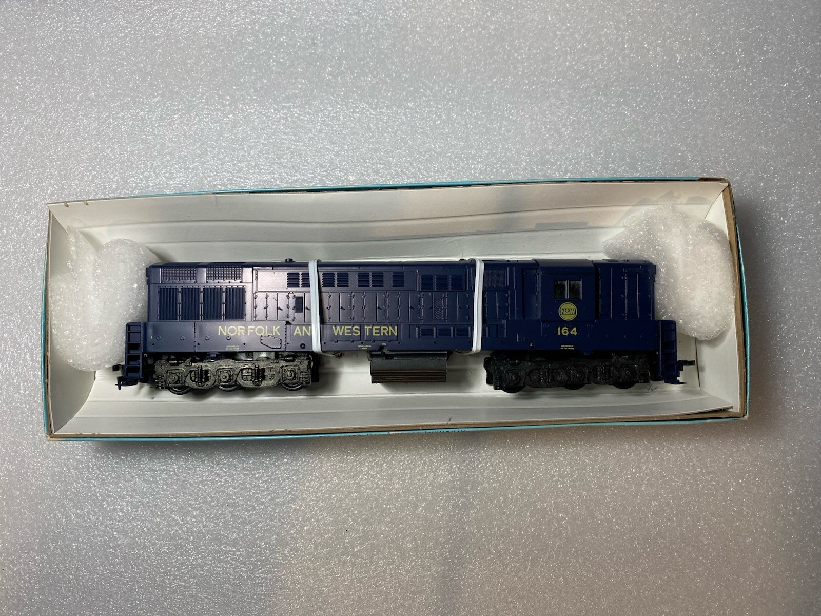 HO NOS Athearn BB Norfolk And Western Trainmaster DUMMY KIT w/ All Detail Parts