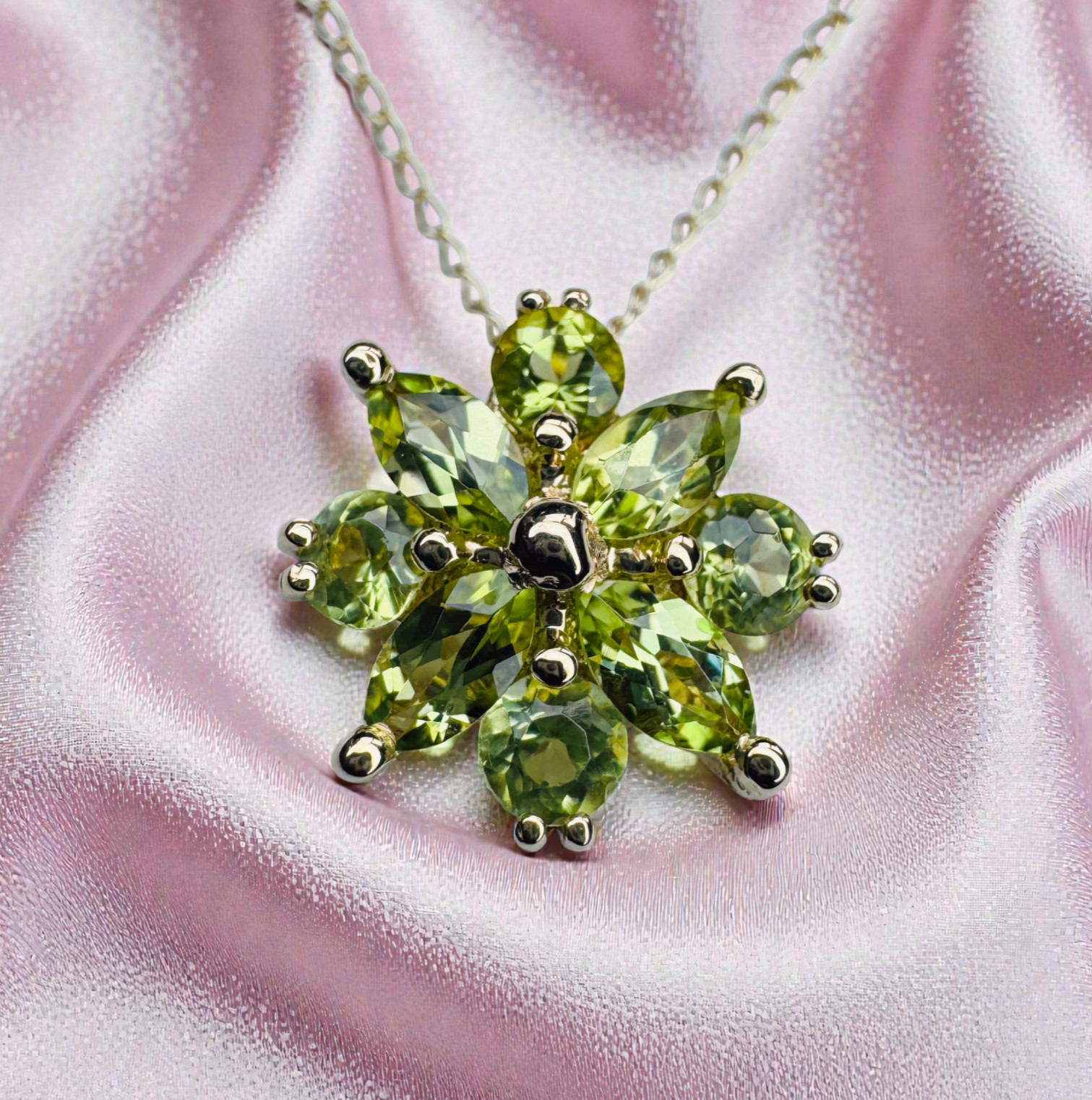 Vintage 14K Gold Natural Peridot Necklace -18\