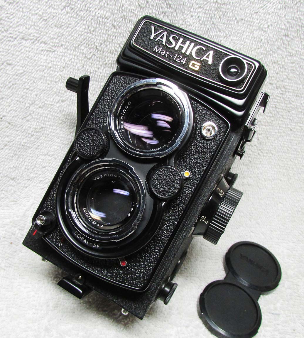 Nice YASHICA Mat-124 G TLR 120 FILM 6x6cm MEDIUM FORMAT Twin Lens Camera w/ Case