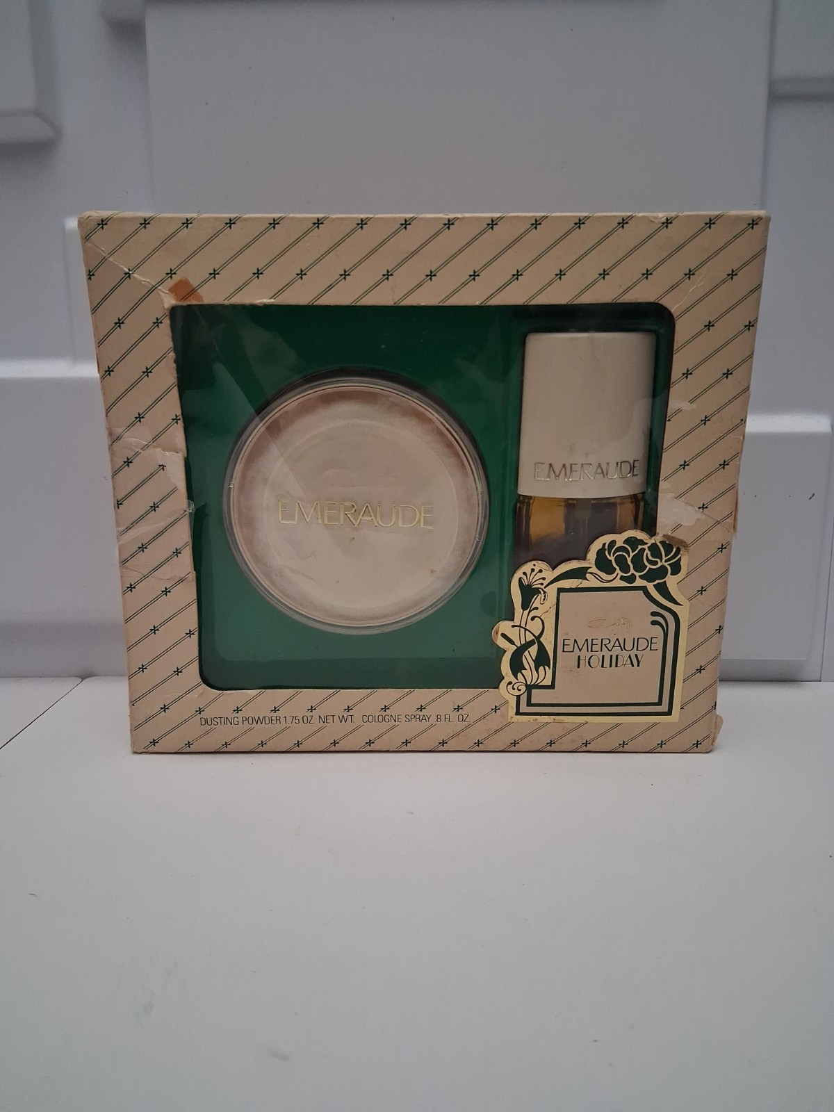 Vintage Coty Emeraude Dusting Powder 1.75 oz & 8oz Cologne Spray Holiday Set Vintage Coty Emeraude Dusting Powder 1.75 oz & 8oz Cologne Spray Holiday Set