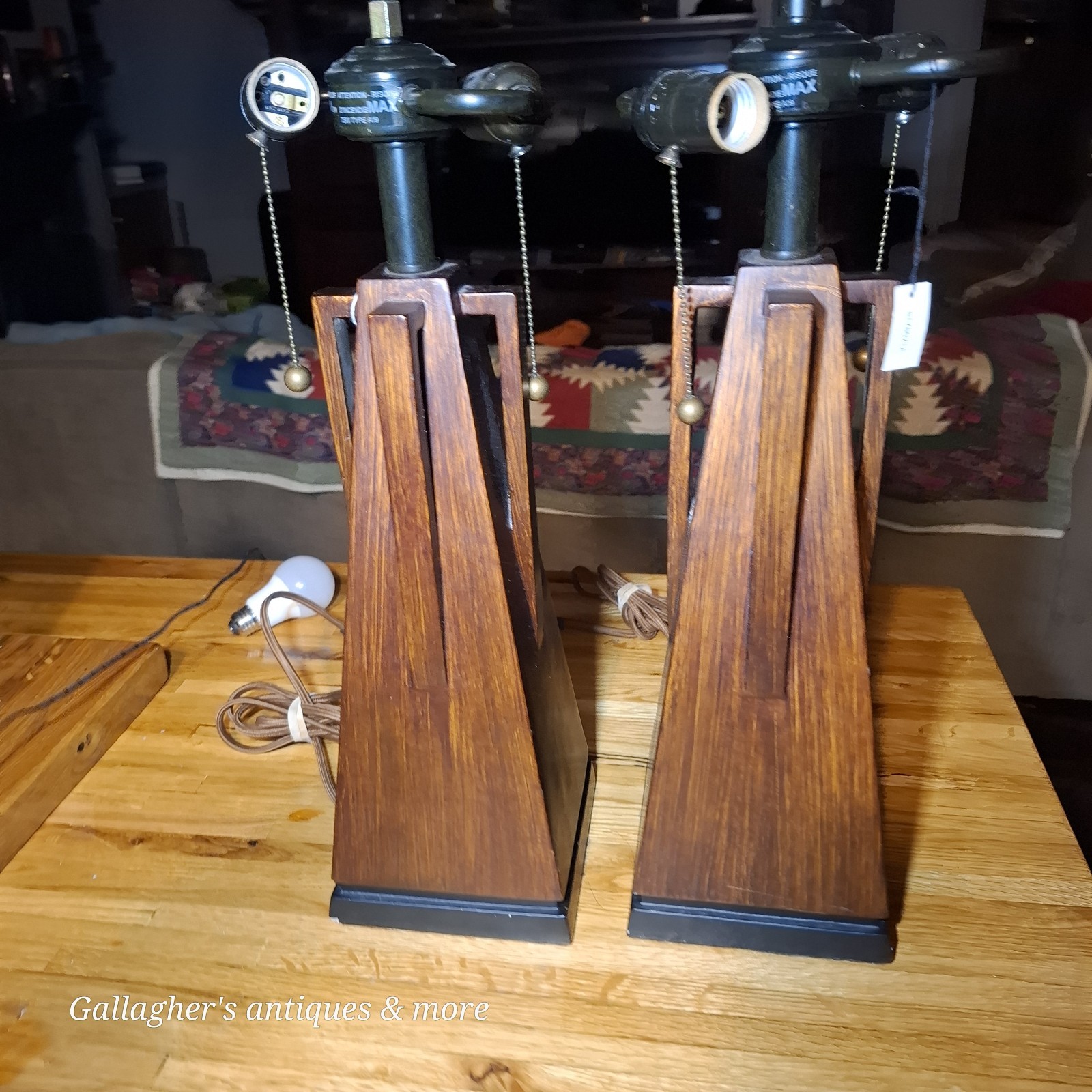 Vintage pair quoizel lamps Mission For Tiffany style stained glass 6071a