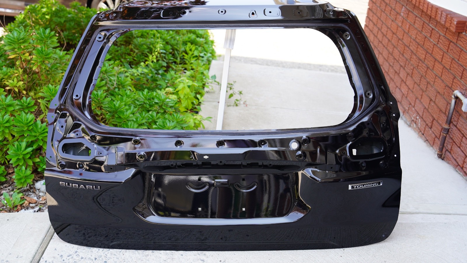 2020 - 2025 Subaru Forester TailGate OEM , Small ding right corner 2nd picture
