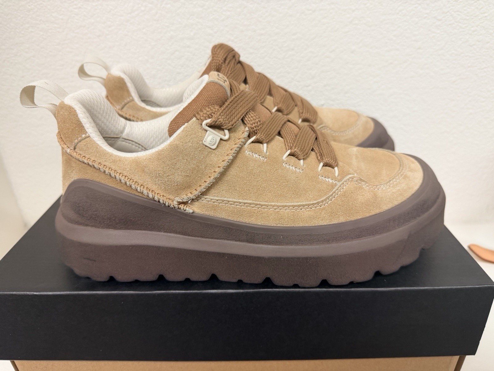 UGG Men\'s Heritage Utility Sneaker Chestnut Leather Suede 1174994 Size 11 US NIB UGG Men\'s Heritage Utility Sneaker Chestnut Leather Suede 1174994 Size 11 US NIB