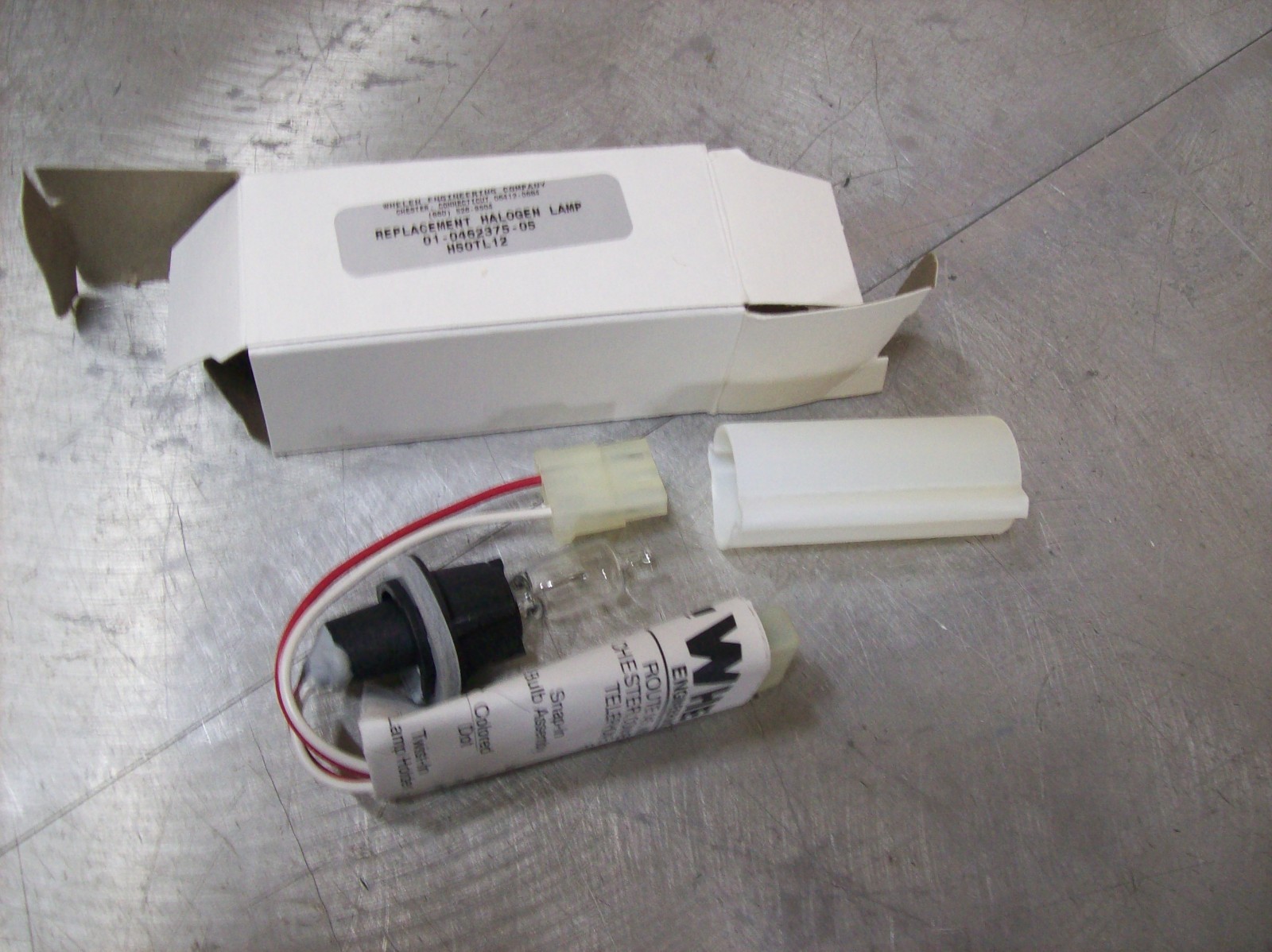 F46) Whelen Genuine OEM NOS Halogen Lamp 01-0462375-05