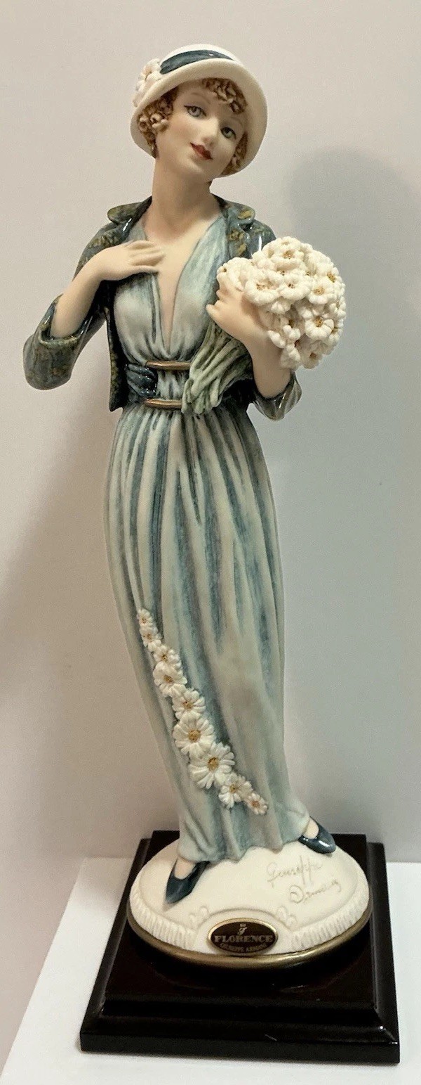 GIUSEPPE ARMANI FLORENCE FIGURINE MARGHERITA 1242E MADE IN ITALY 1998 RARE 10” GIUSEPPE ARMANI FLORENCE FIGURINE MARGHERITA 1242E MADE IN ITALY 1998 RARE 10”
