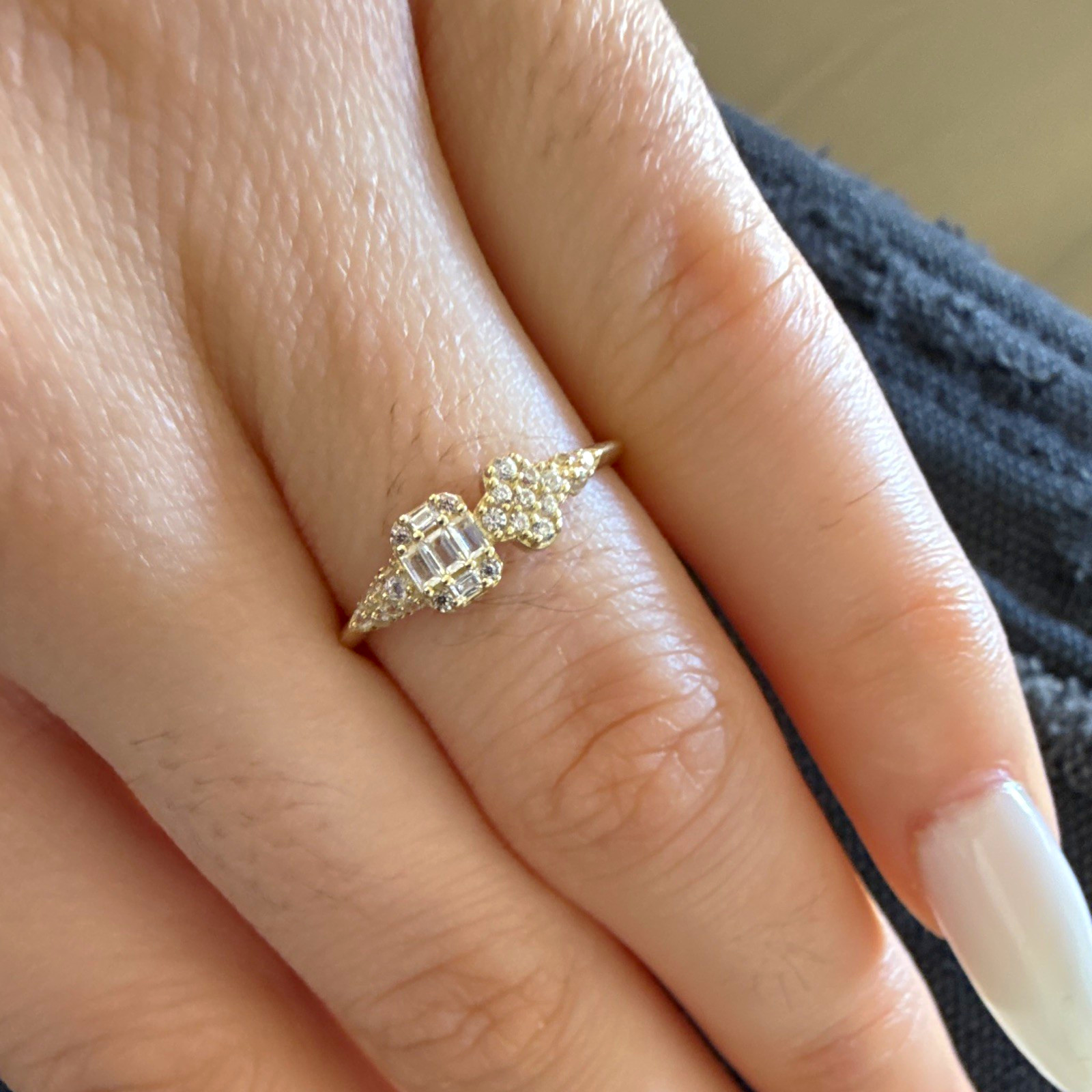 πβ¨ Anillo de Oro 10K β Talla 6 β¨π Hermoso anillo de oro 10k de zirconia πβ¨ Anillo de Oro 10K β Talla 6 β¨π Hermoso anillo de oro 10k de zirconia