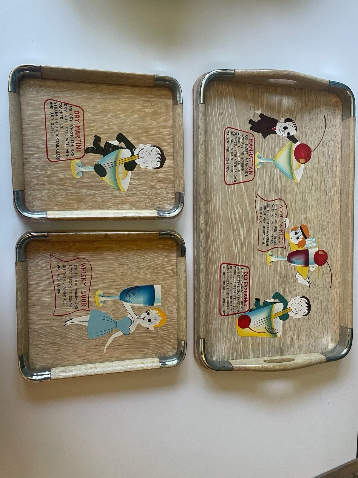 Adorable 1950’s Recipe cocktail tray set. Great condition. Adorable 1950’s Recipe cocktail tray set. Great condition.