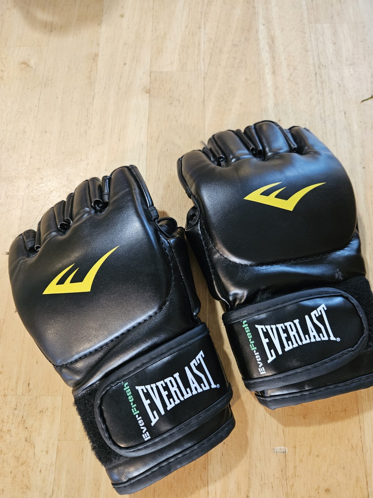Everlast EverFresh MMA Grappling Training Gloves Black Open Finger Size L/XL