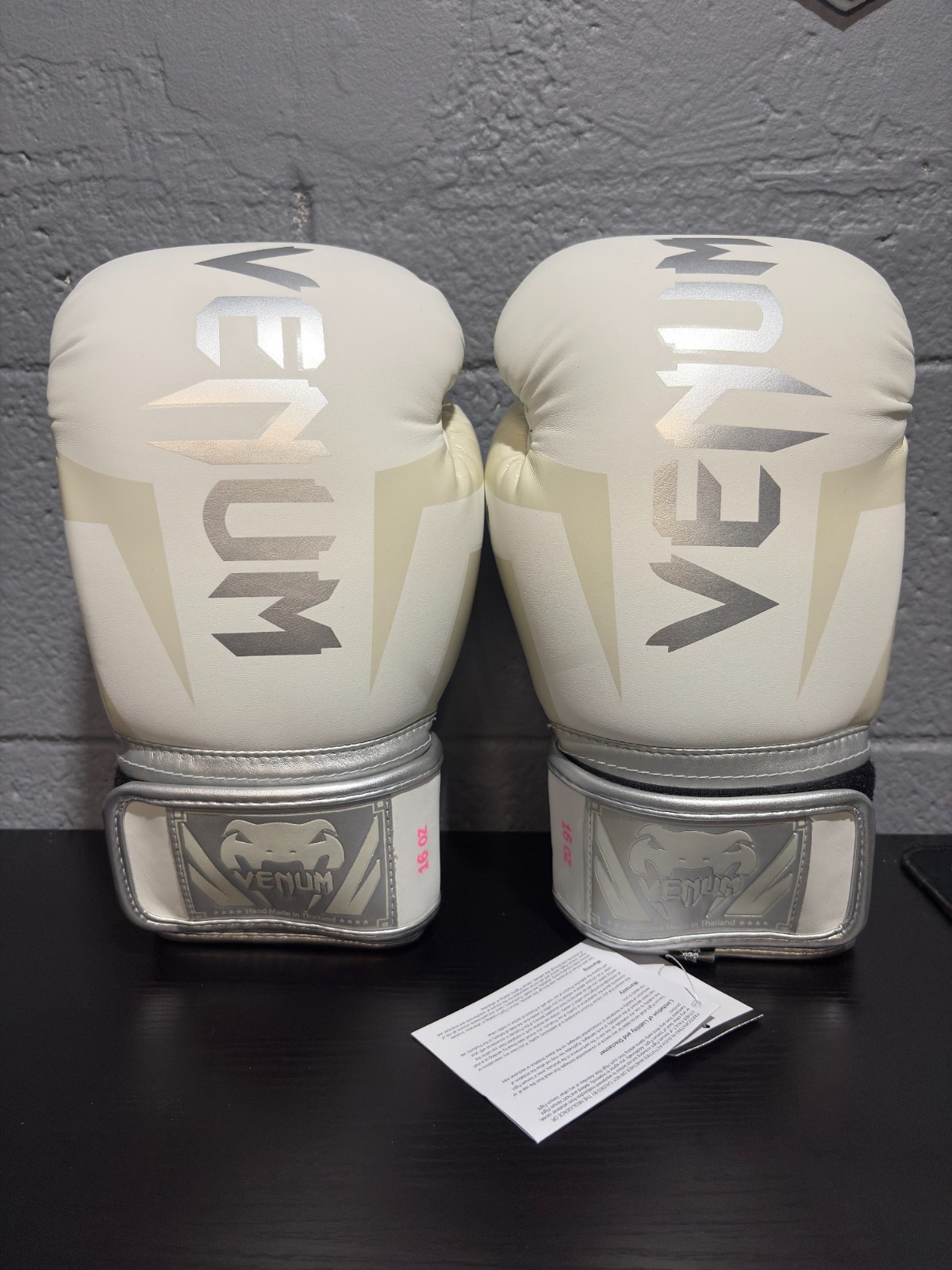 Venum Elite Boxing Premium Quality Gloves Black 16 Oz Venum Elite Boxing Premium Quality Gloves Black 16 Oz