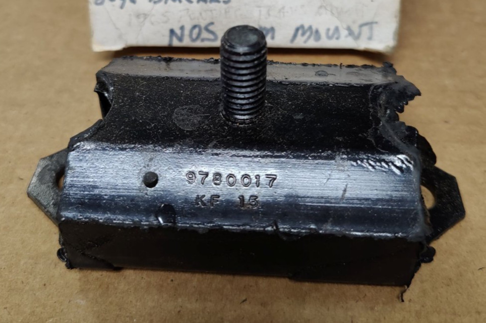 NOS OEM 1965 Pontiac full size models Transmission Mount GM 9780017