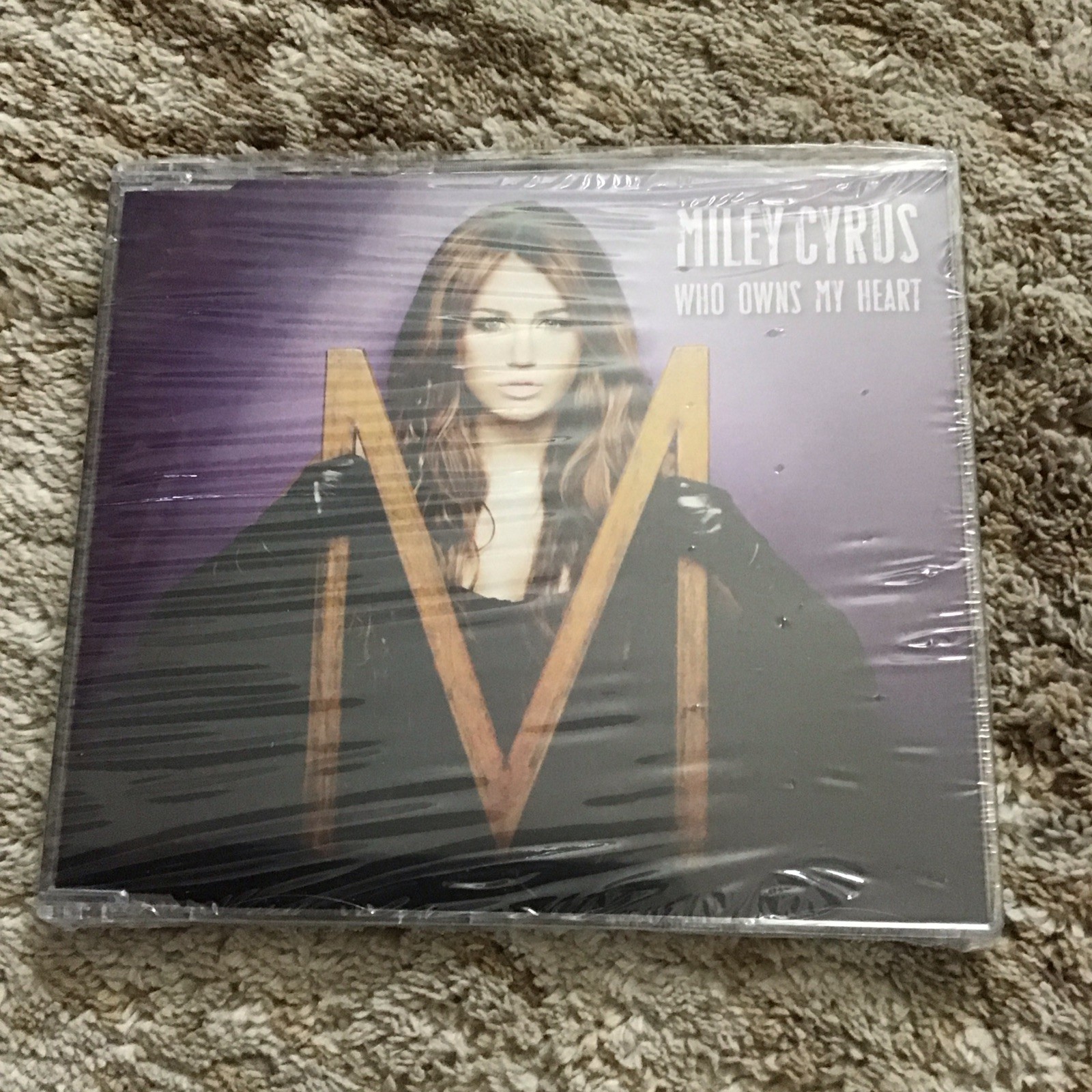 WHO OWNS MY HEART by MILEY CYRUS-Rare Collectible Single w/Forgiveness & Love-CD WHO OWNS MY HEART by MILEY CYRUS-Rare Collectible Single w/Forgiveness & Love-CD