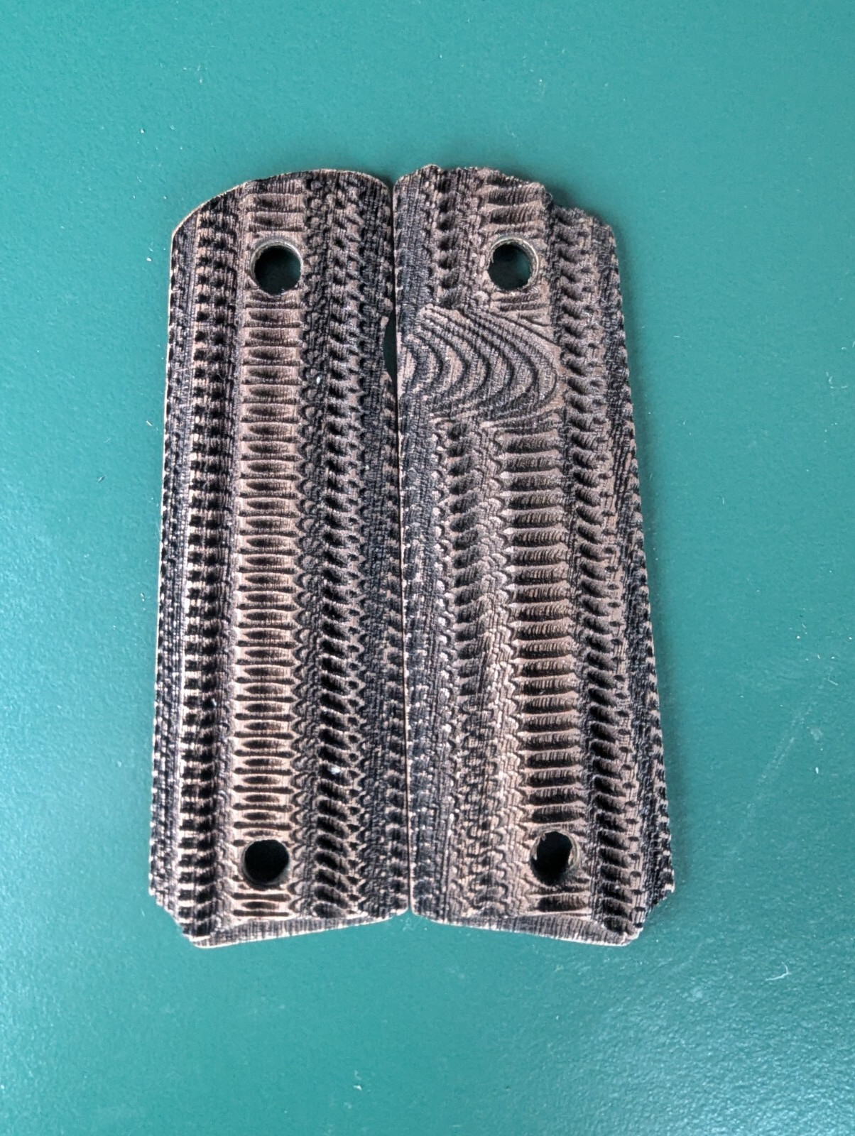 1911 BLACK WALNUT Wooden Alien Grips