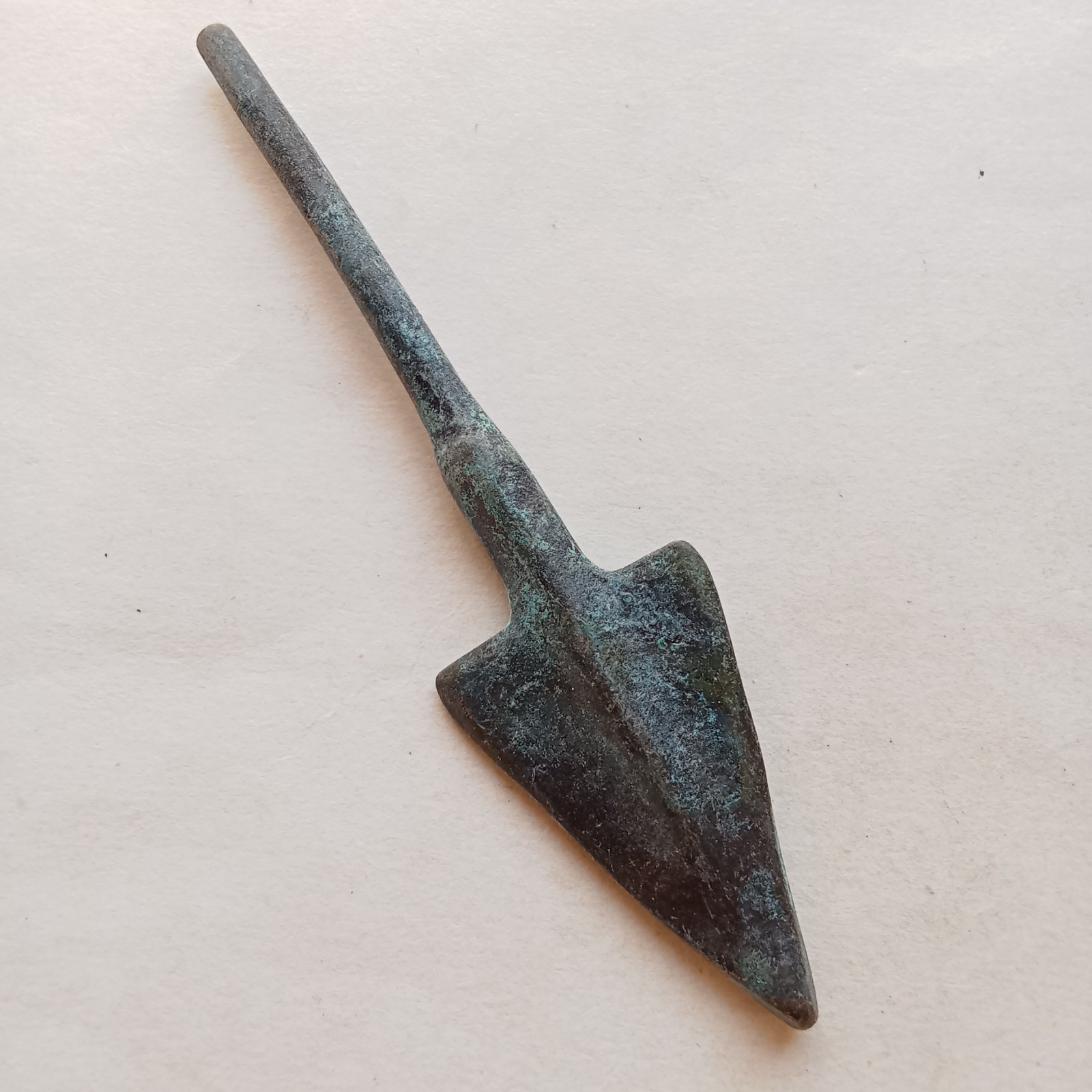 2,000 YR OLD ANCIENT ROMAN LONG SHOT BRONZE ARROWHEAD