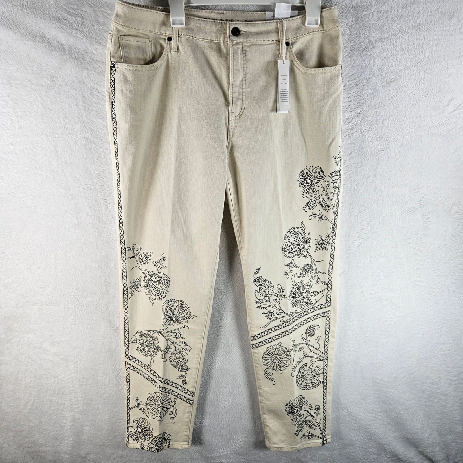 Chico\'s So Slimming Girlfriend Jeans Floral Embroidered Cream Womens Sz 14R Chico\'s So Slimming Girlfriend Jeans Floral Embroidered Cream Womens Sz 14R