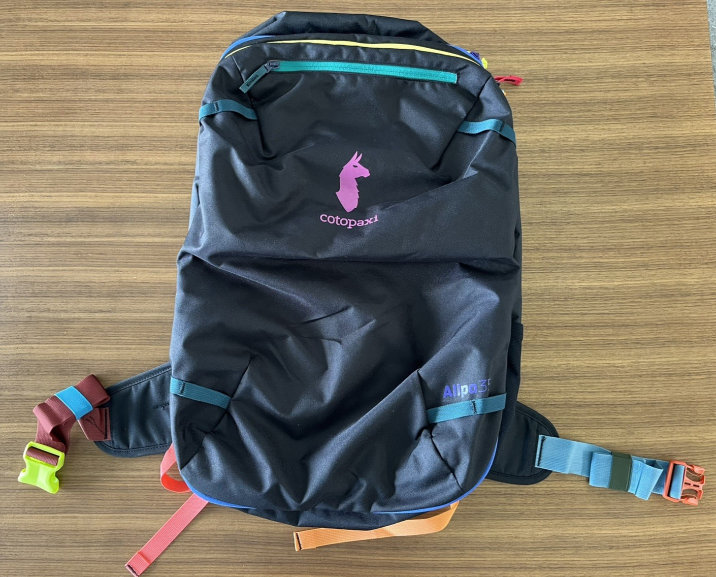 Cotopaxi Allpa 35L Travel Pack Del Dia Dark -VG+ Condition - used only 2 times Cotopaxi Allpa 35L Travel Pack Del Dia Dark -VG+ Condition - used only 2 times
