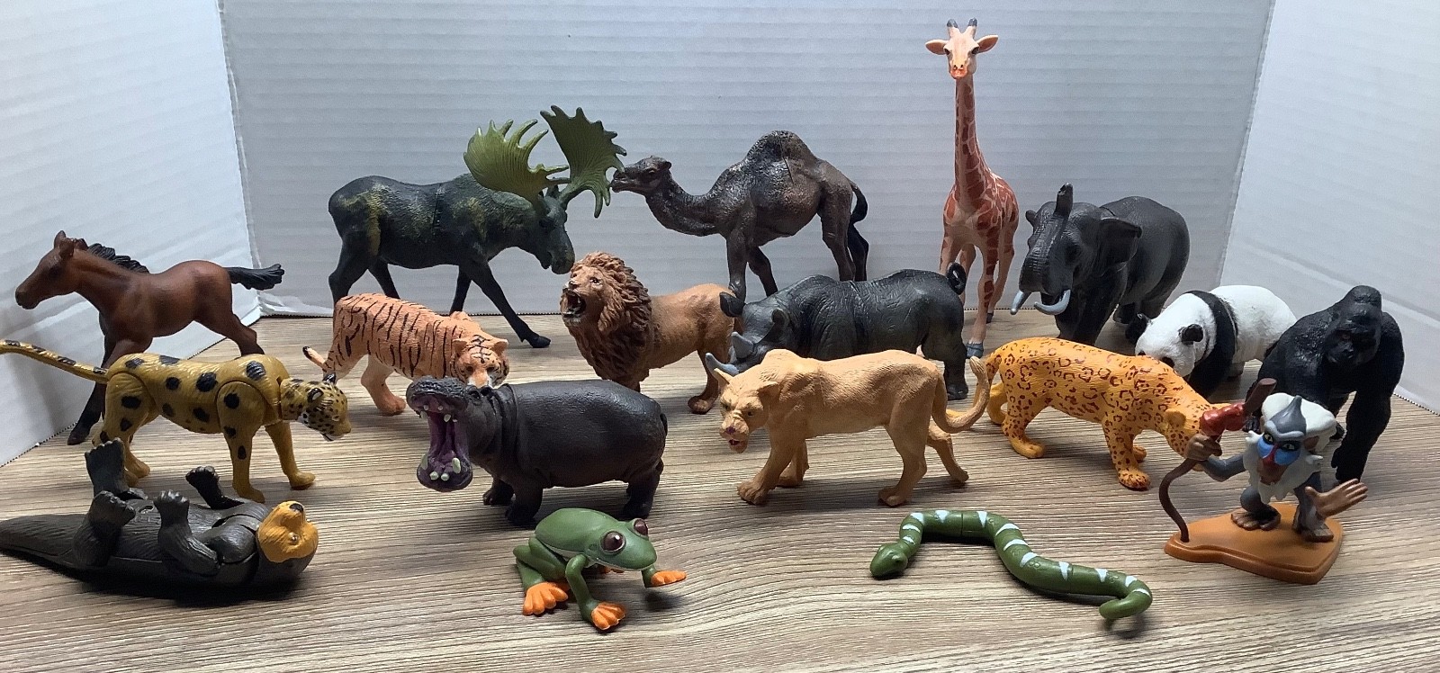 Safari , Zoo, Jungle, Wild Animals  Mixed Plastic Animal Figures Lot of 18