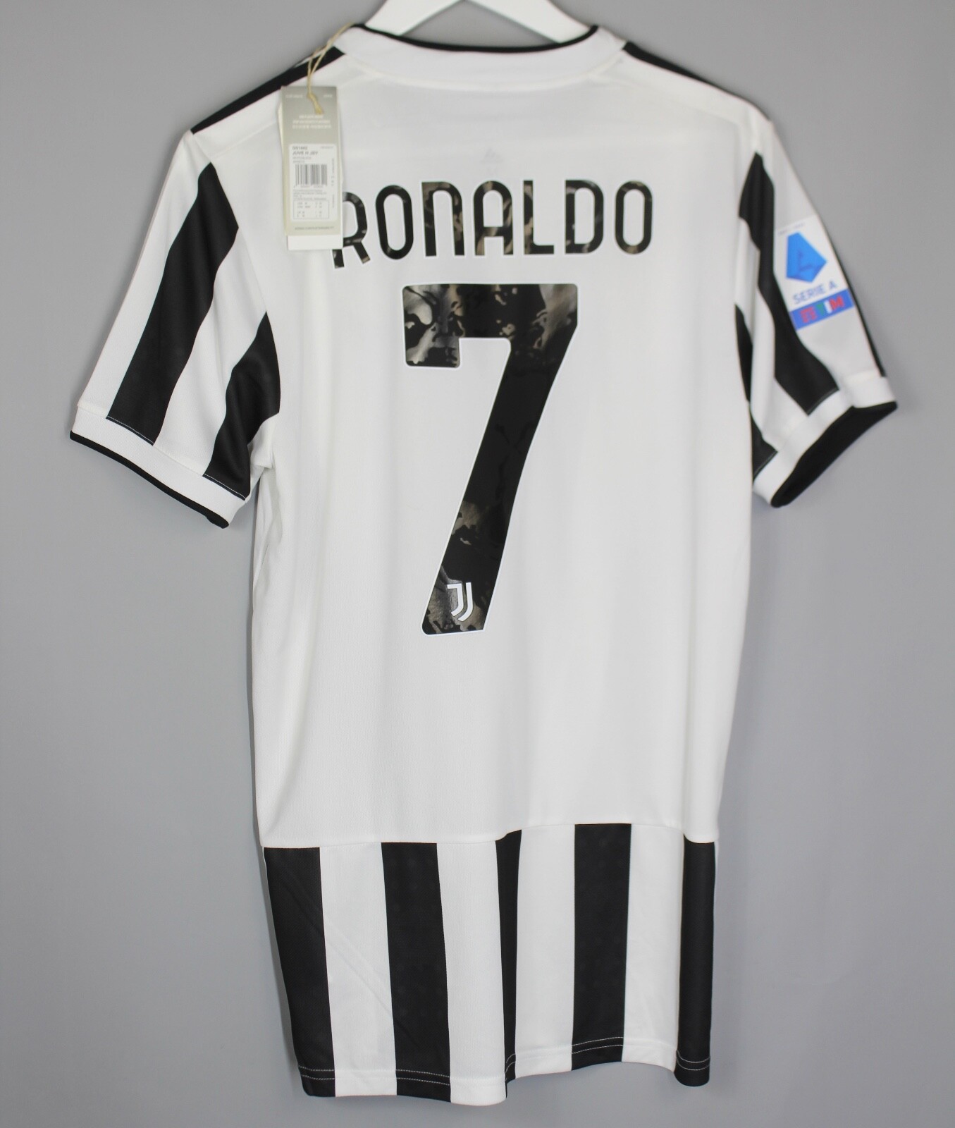 JUVENTUS ITALY 2021 2022 HOME FOOTBALL SHIRT JERSEY #7 RONALDO SIZE M JUVENTUS ITALY 2021 2022 HOME FOOTBALL SHIRT JERSEY #7 RONALDO SIZE M