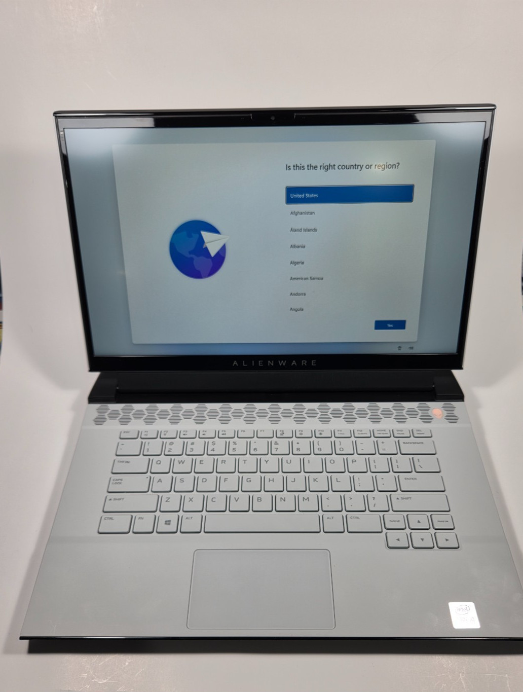Dell Alienware m15 R3 White i9-10980HK 32GB 1TB/512GB M.2 RTX 2080 Super - 300hz